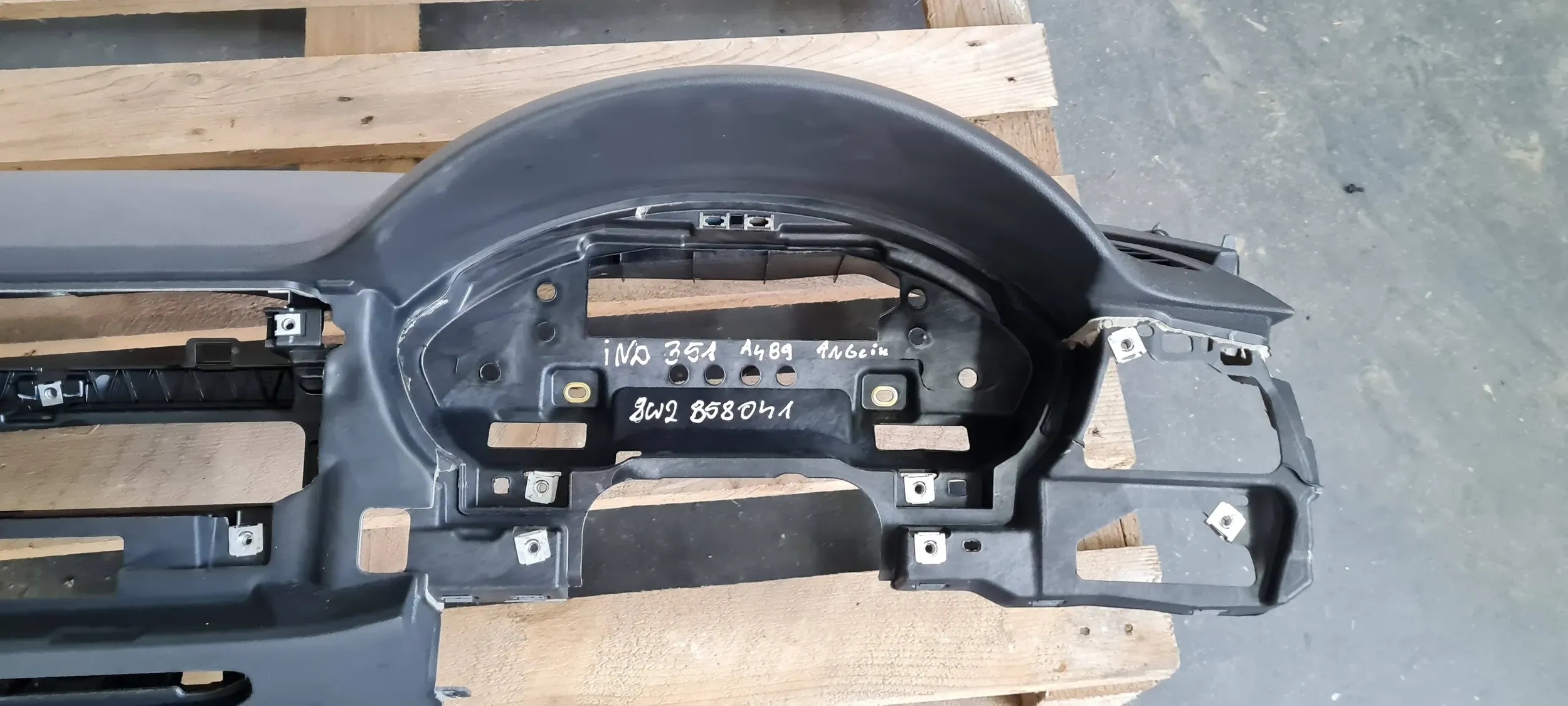 A4 B9 8W dashboard instrument panel cockpit console ANGLIK 8W2857001H A5 8W