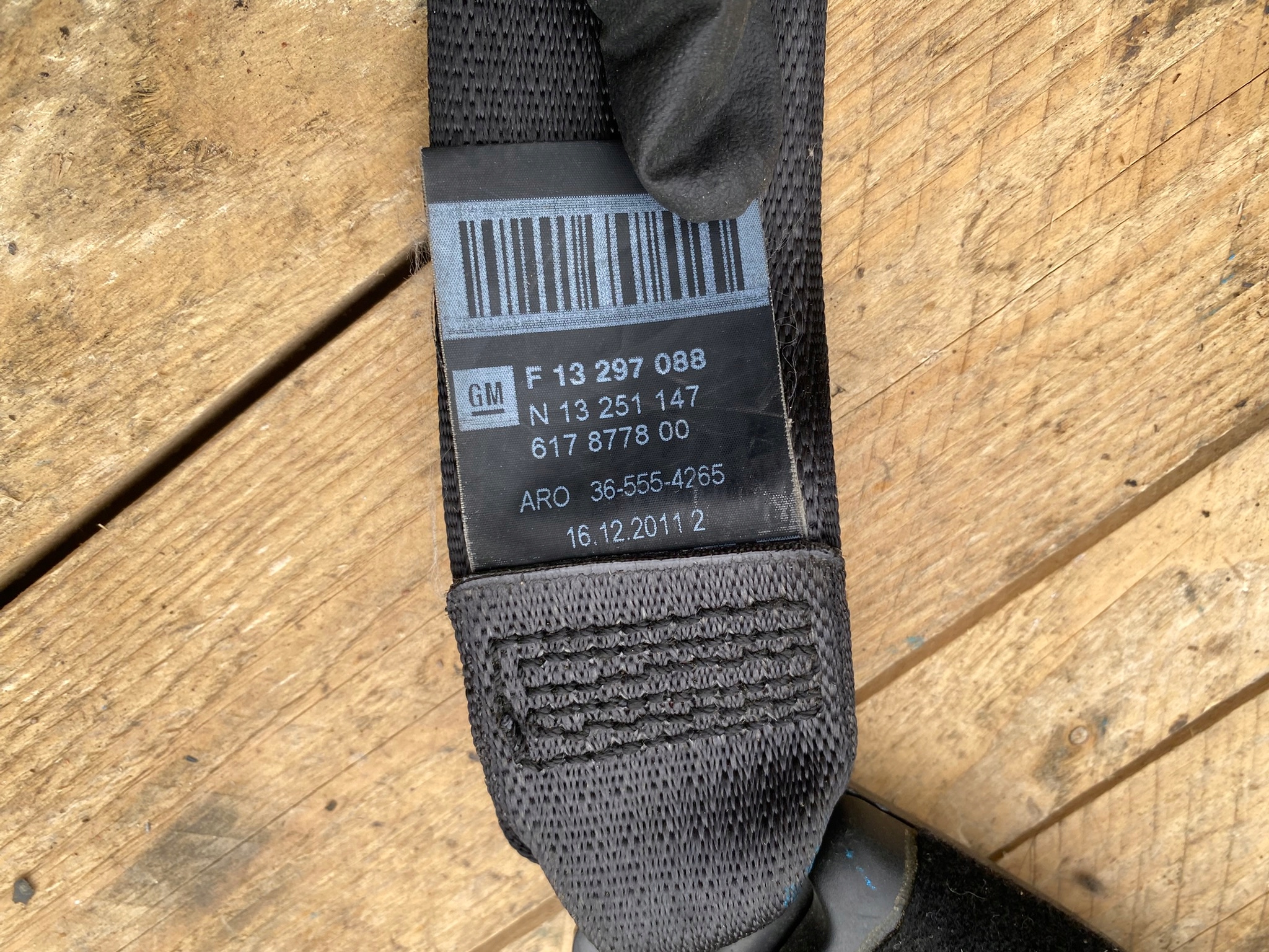 adjuster tension belt safety left front front 13297088 13251147 13332663