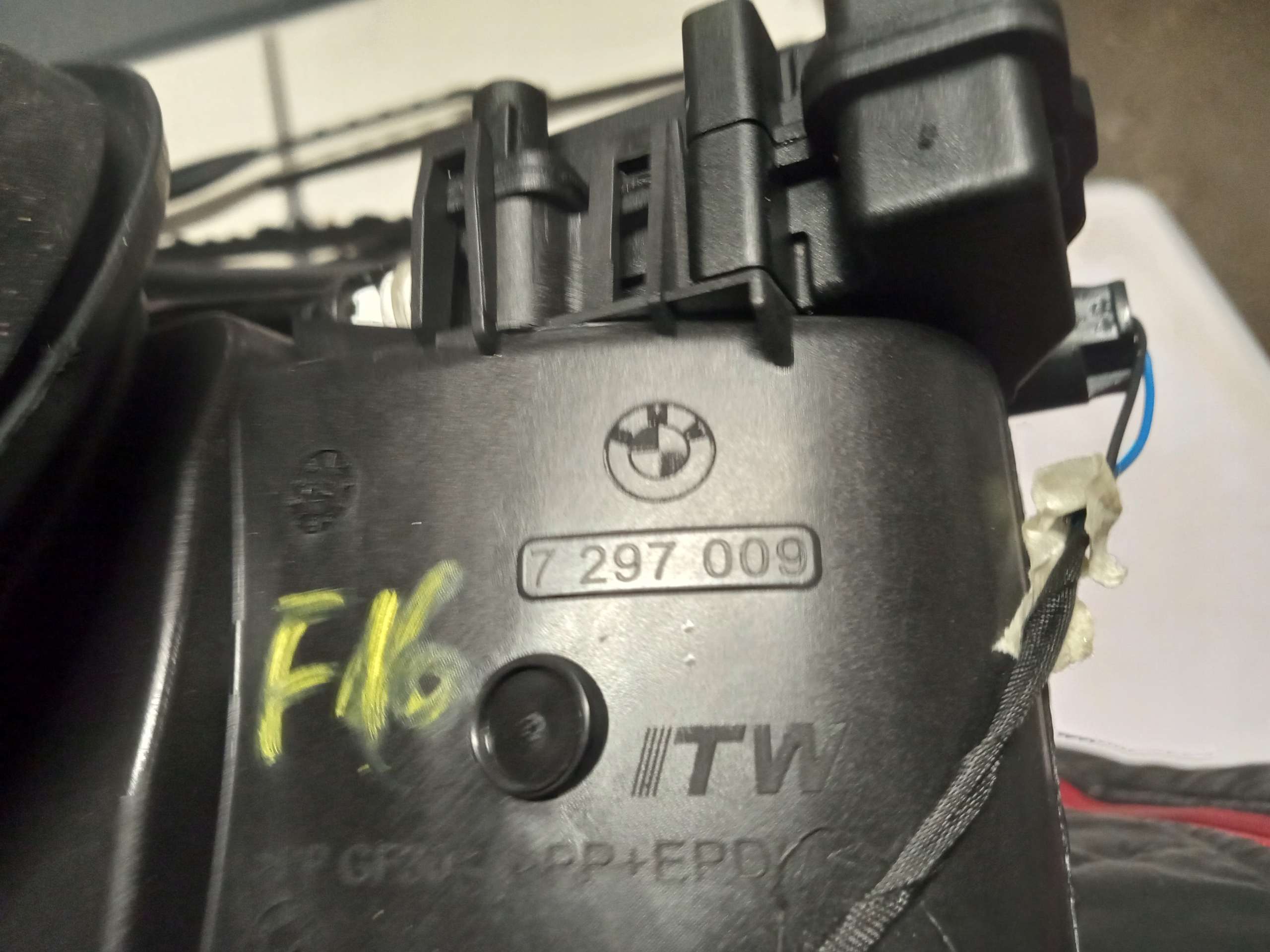 BMW X6 F16 WLEW PALIWA KLAPKA WLEWU 7297009 Typ silnika Benzyna Diesel