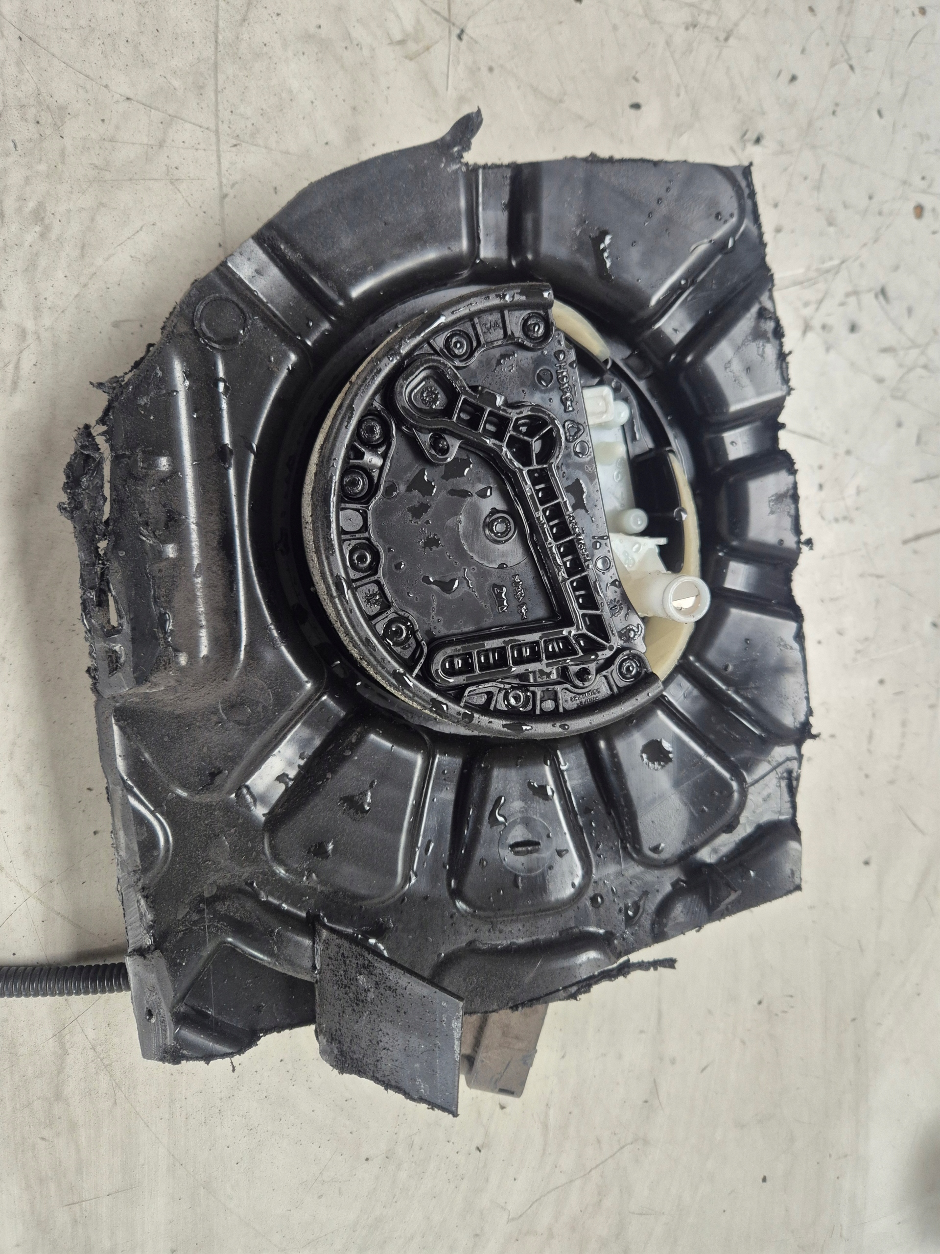 Pompa zbiornika abdlue - wycięta Opel Astra K 84689536