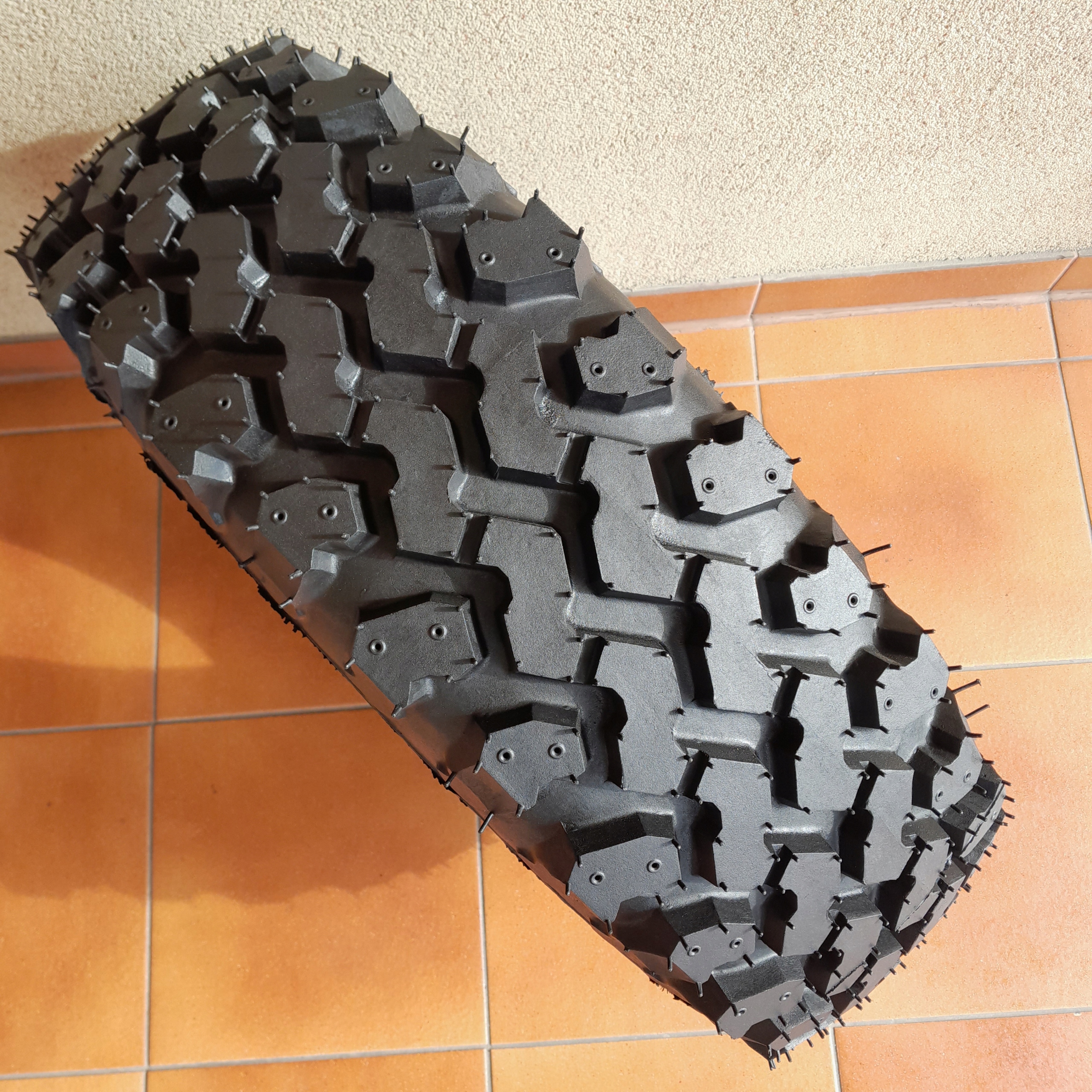 Opona bieżnikowana 205/70 R15 TERENOWA 4x4 M/T Średnica 15