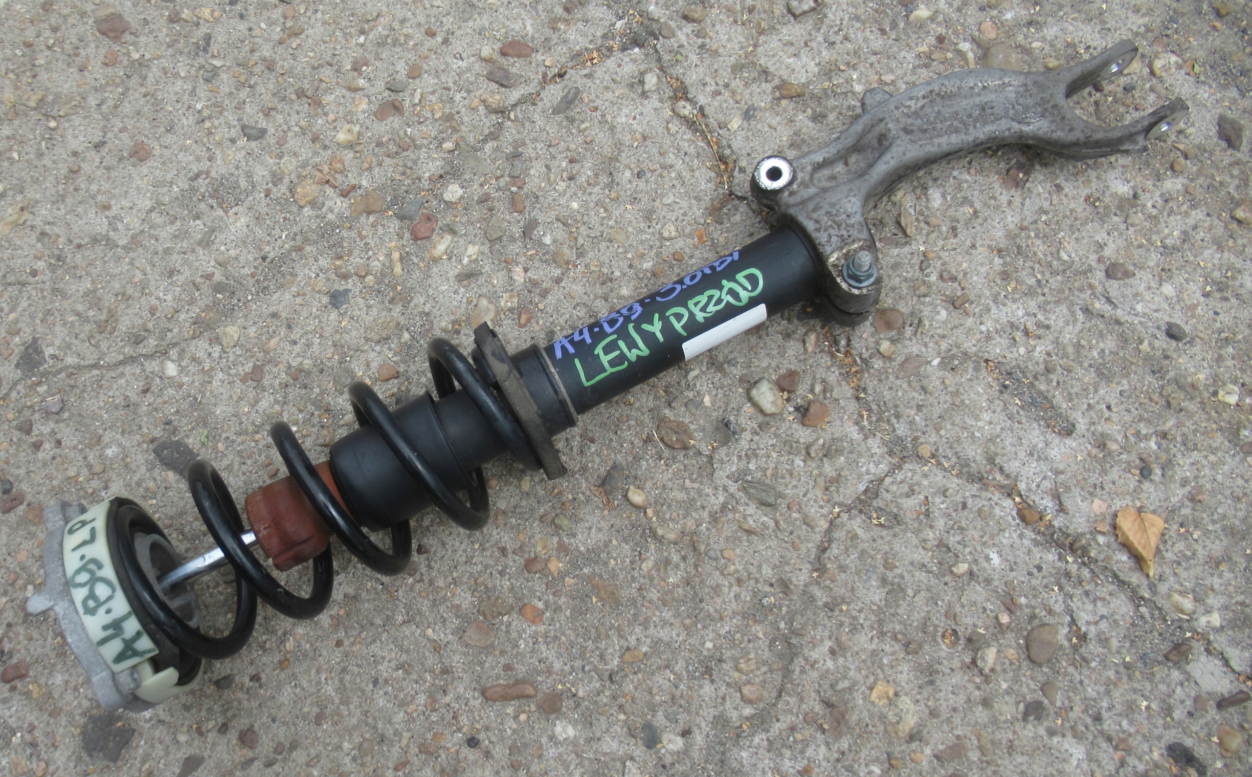 AUDI A4 B9 3.0 TDI 18R McPherson shock absorber left front 8W0031AB