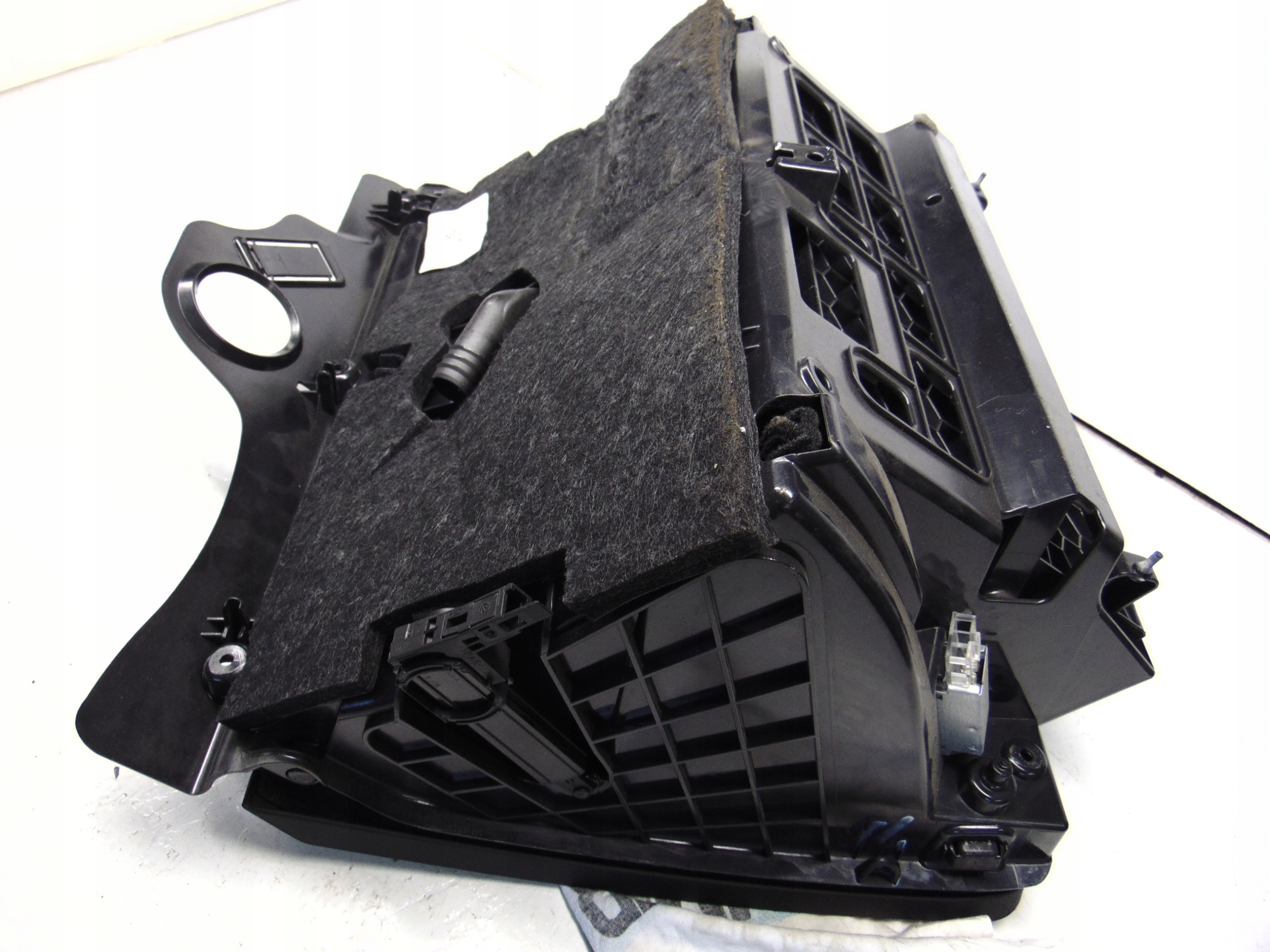 бардачок консоли пассажира vw PASSAT B7 европа