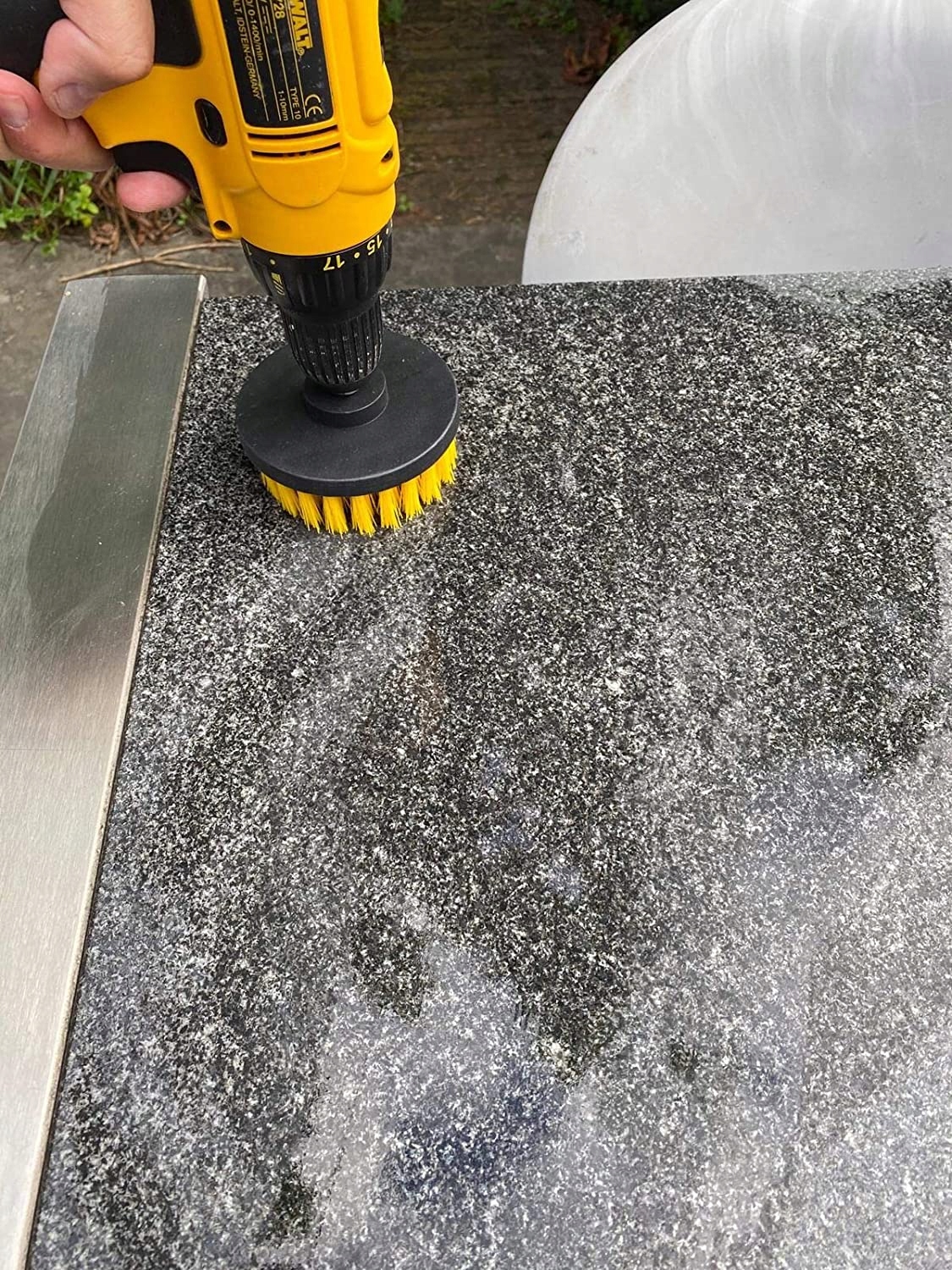 SZCZOTKI SPRZĄTAJĄCE NA WIERTARKĘ WKRĘTARKĘ CZYSZCZĄCE ZESTAW 22 EL. Producent KRAFTVERK