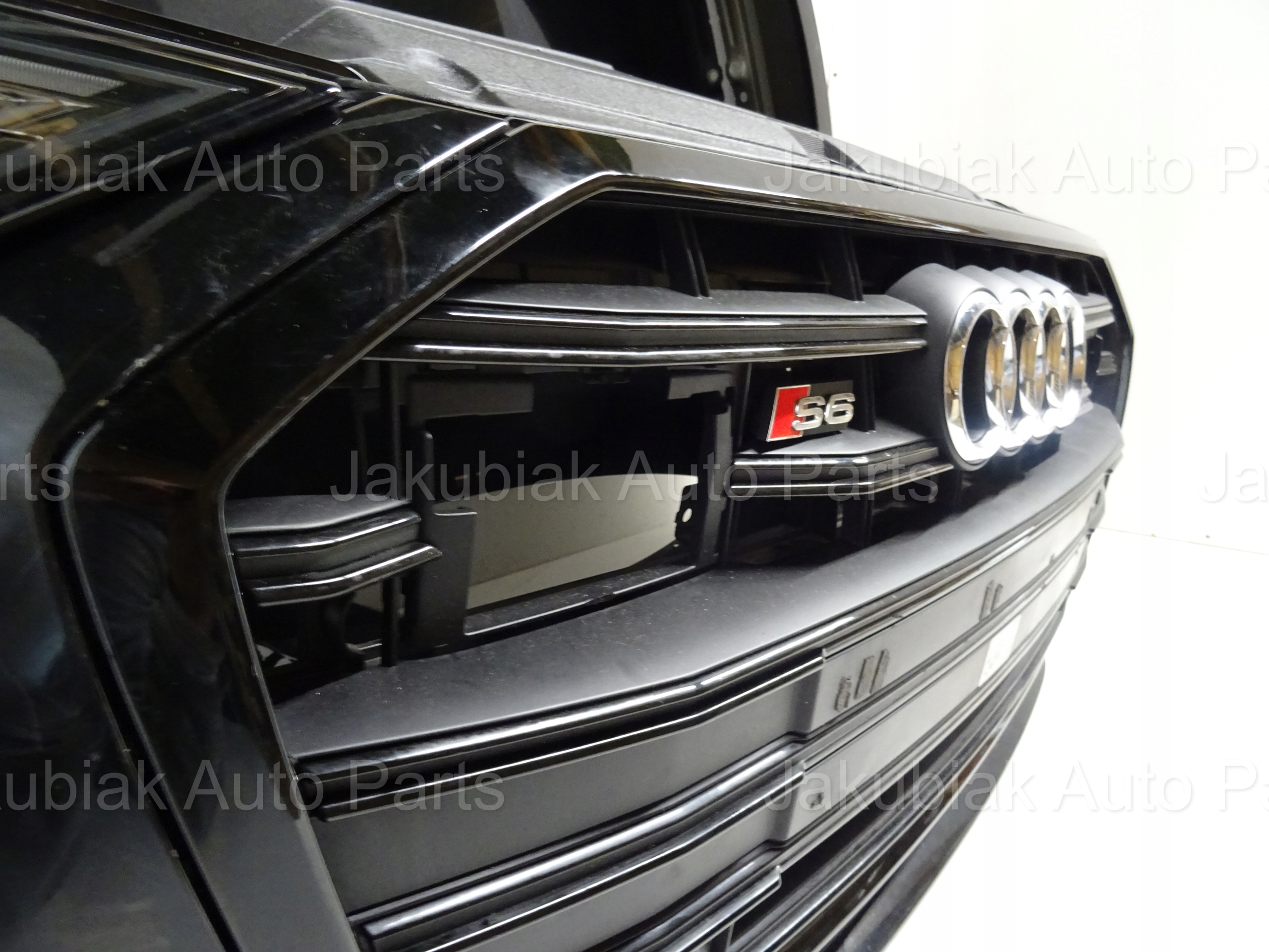 AUDI S6 4K MASKA ZDERZAK LAMPA PAS PRZÓD Typ samochodu Samochody osobowe