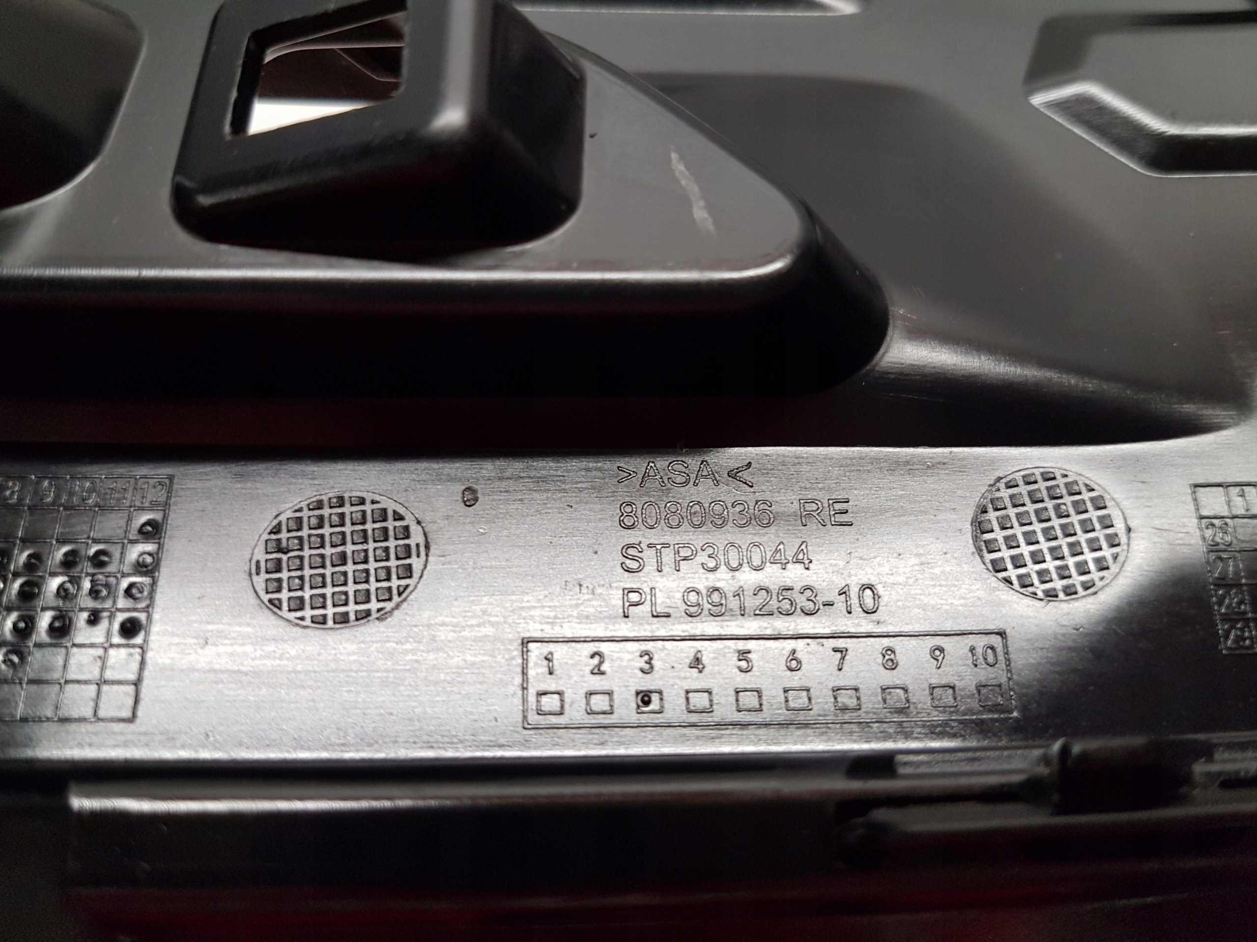 grid of a bumper right rear part BMW 2 U06 m-packet 8080936