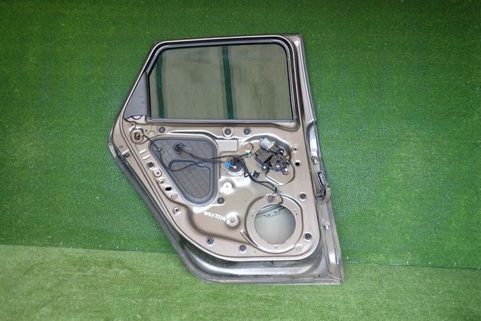 SEAT LEON III KOMBI door left rear. rear part