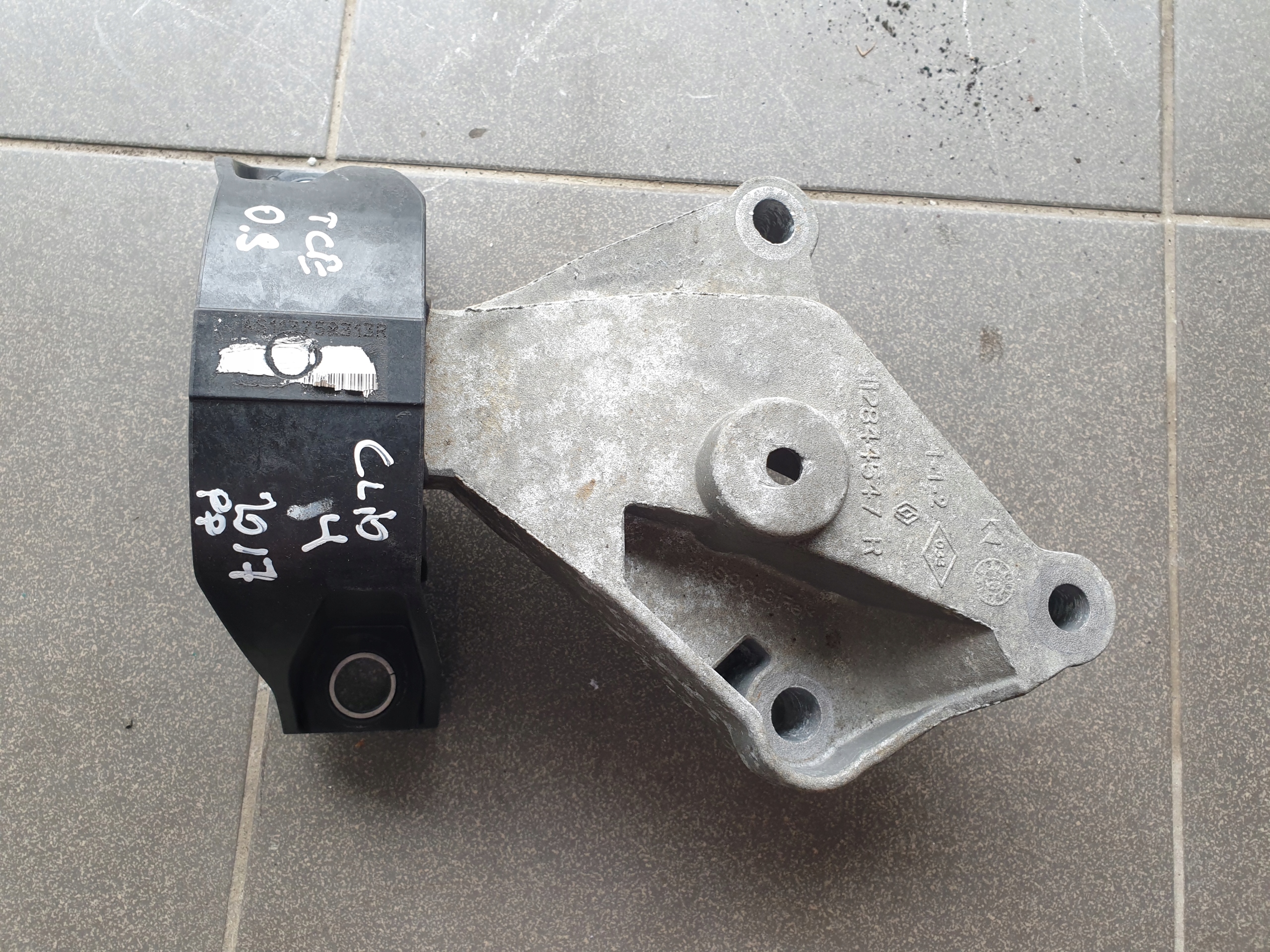 engine mount holder RENAULT CLIO 4 IV CAPTUR 0.9 TCE 2013- 112844547R