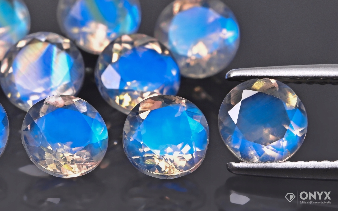 Měsíční kámen Aa fazetovaný kulatý fi 6 mm