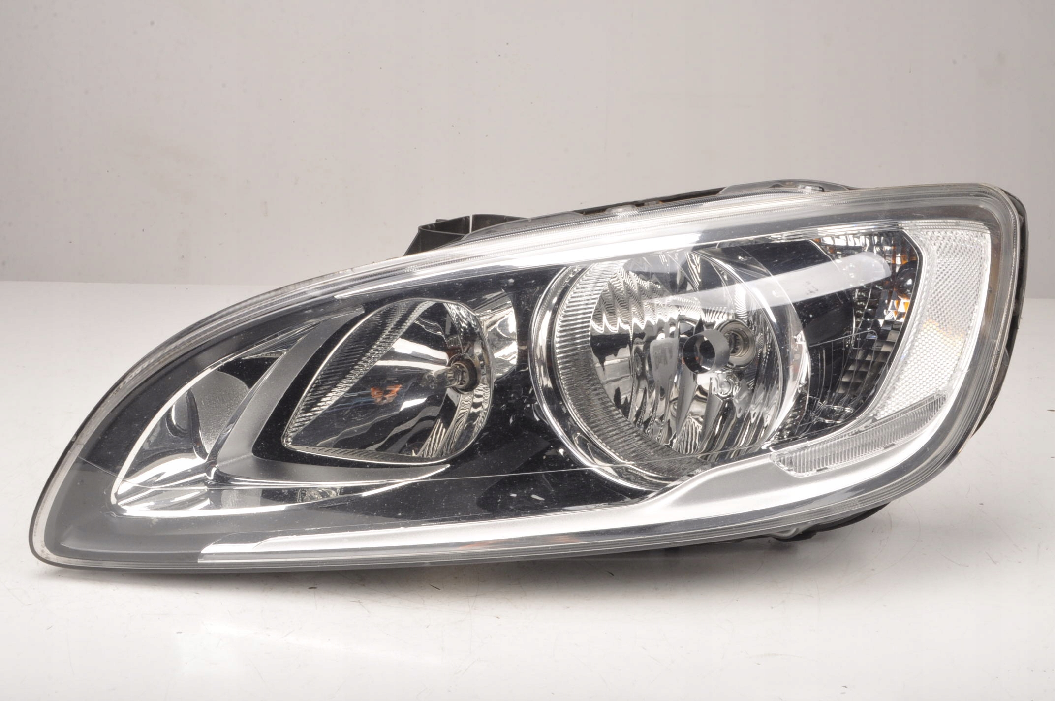 VOLVO S60 II V60 ФАРА ЛІВИЙ ПЕРЕД РЕСТАЙЛІНГ 31358099