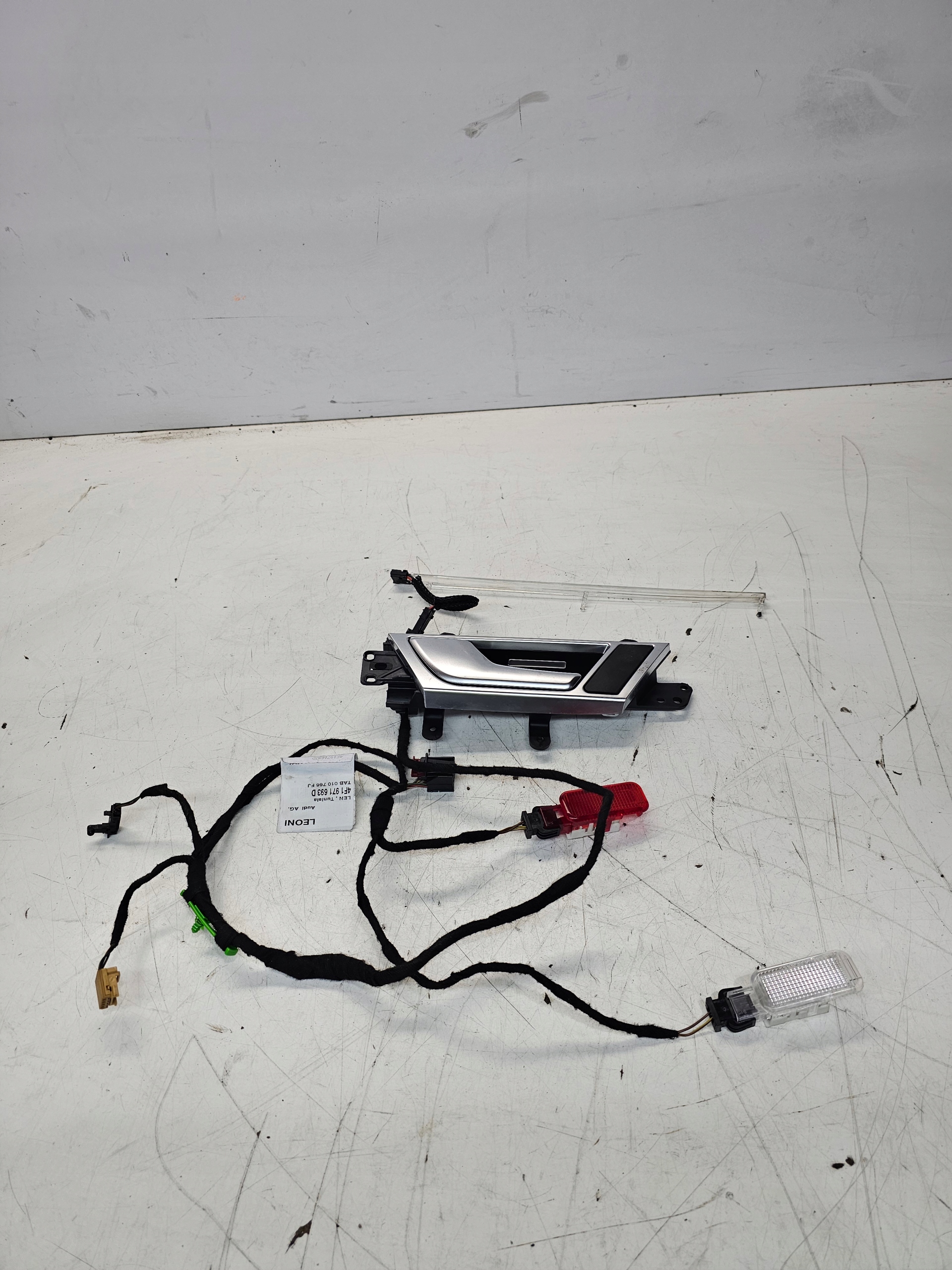 handle bundle AMBIENTE left rear part AUDI A6 C6 4F0839019F