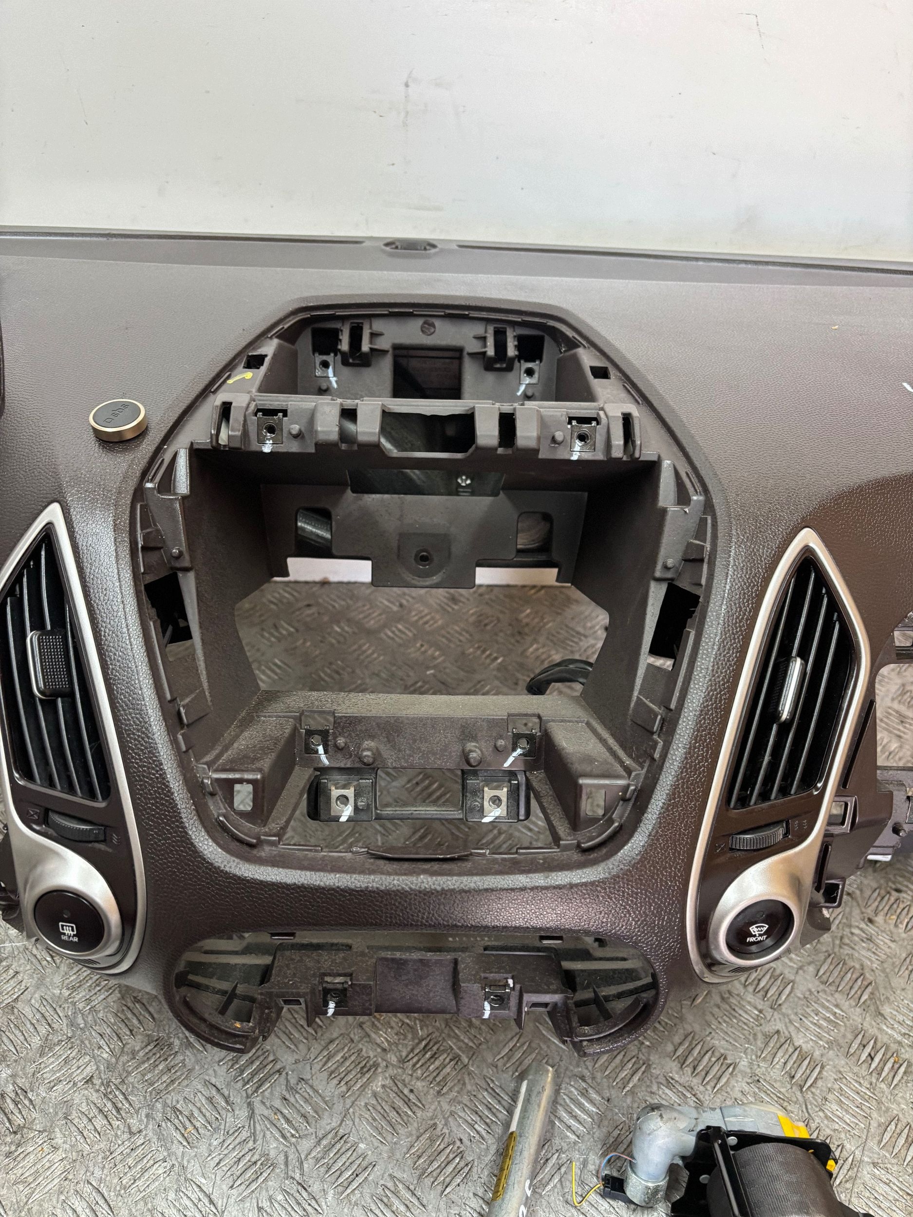 dashboard console airbag adjusters HYUNDAI IX35