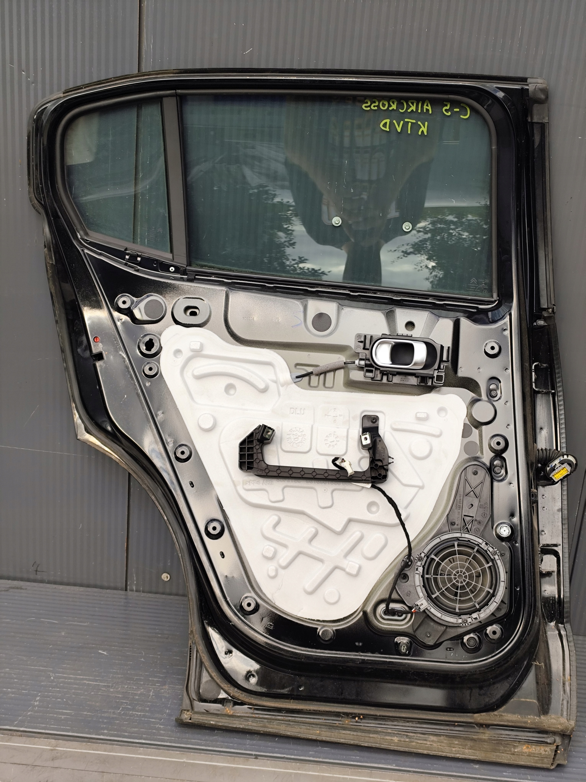 CITROEN C5 AIRCROSS door rear part left complete damaged