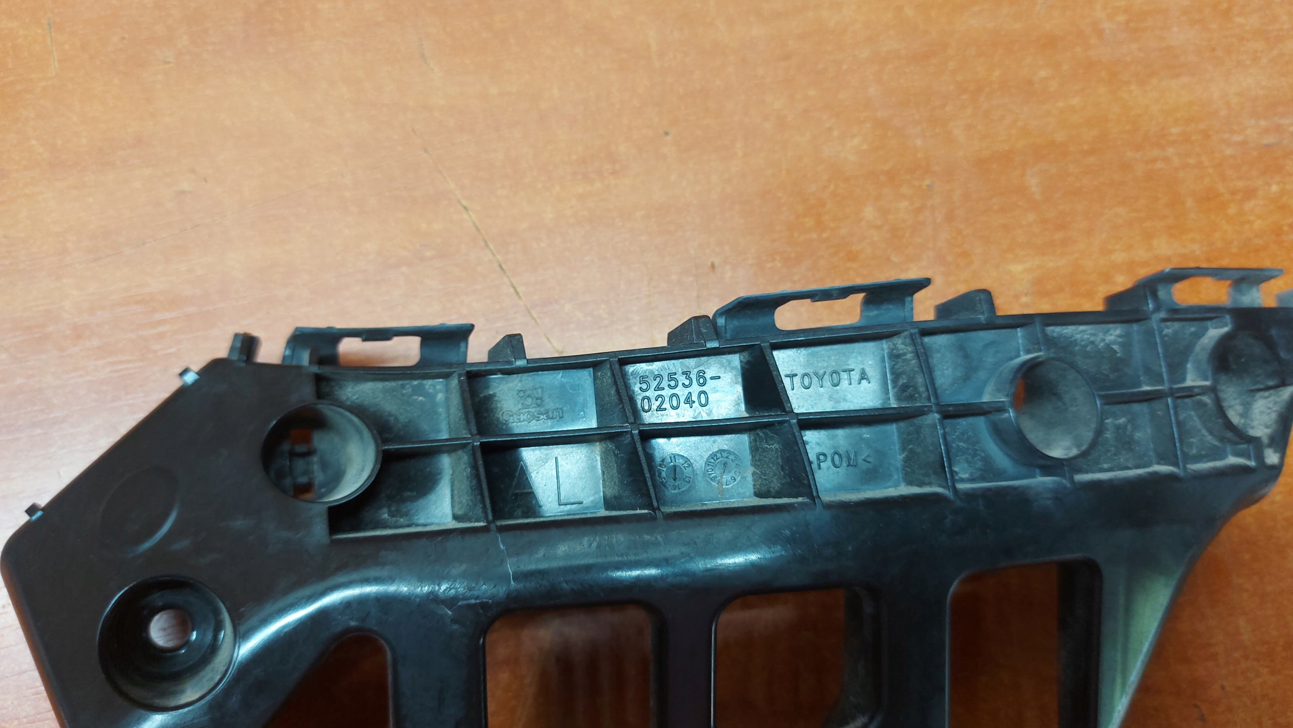 bumper bracket left front front TOYOTA AURIS II 12