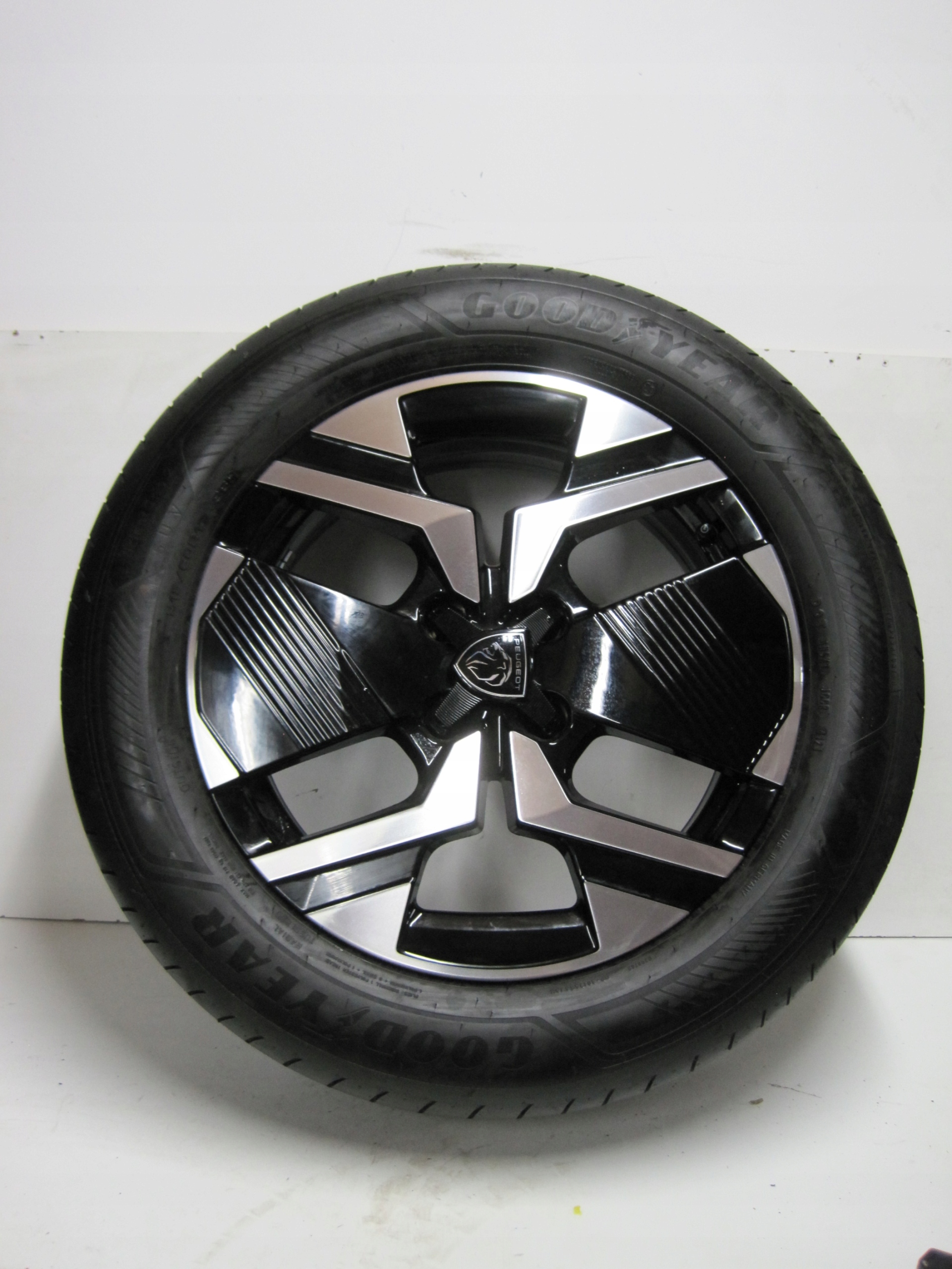 wheels discs tyres PEUGEOT 2008 II R17