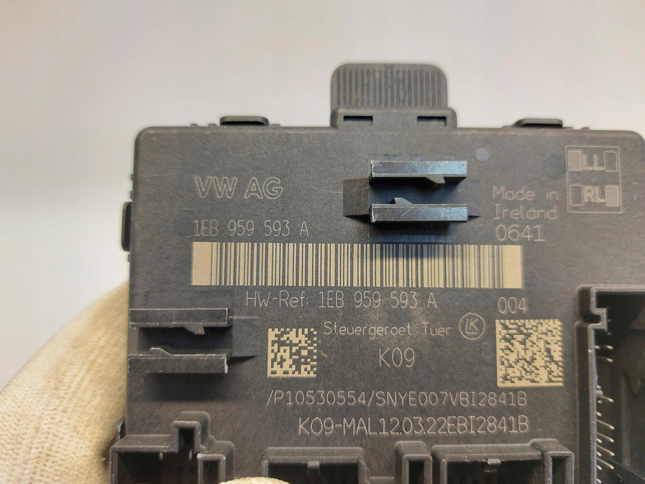 Skoda Enyaq 5LA iV60 module control unit door 1EB959593A