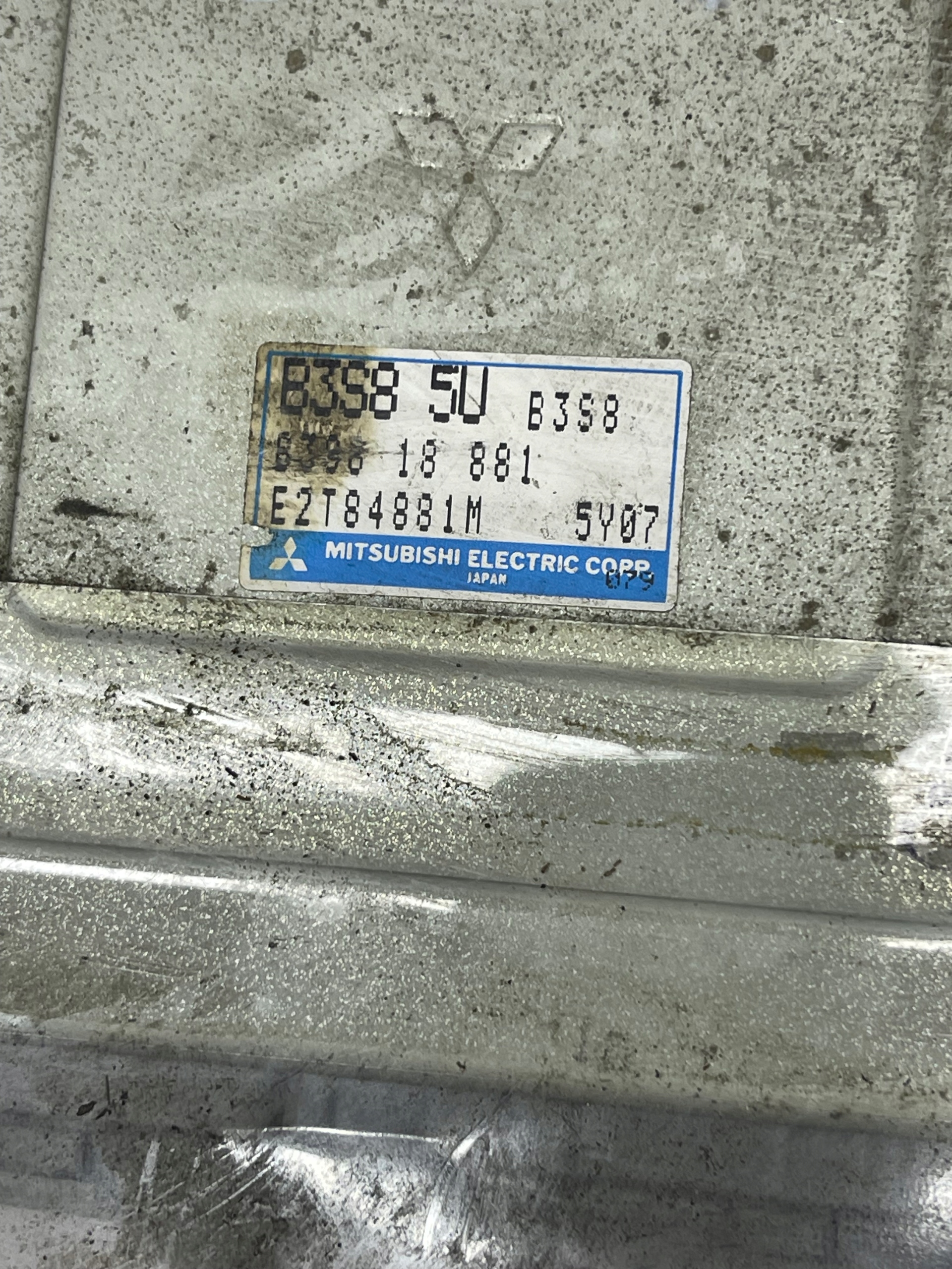 mazda 323 1.5 97 control unit computer B3S8 E2T84881M