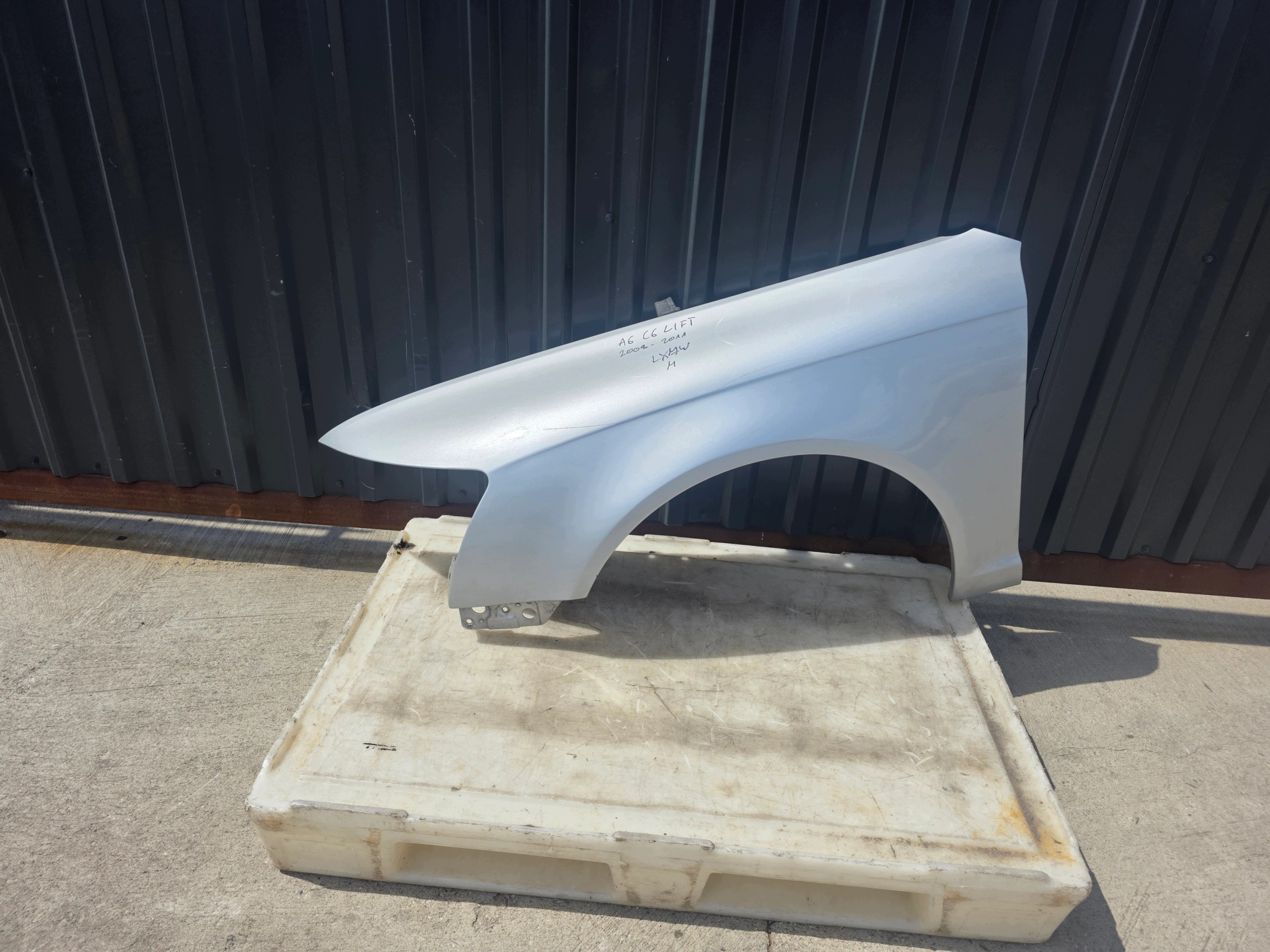 fender left front AUDI A6 C6 LIFT LX7W 2008-2011 !!!