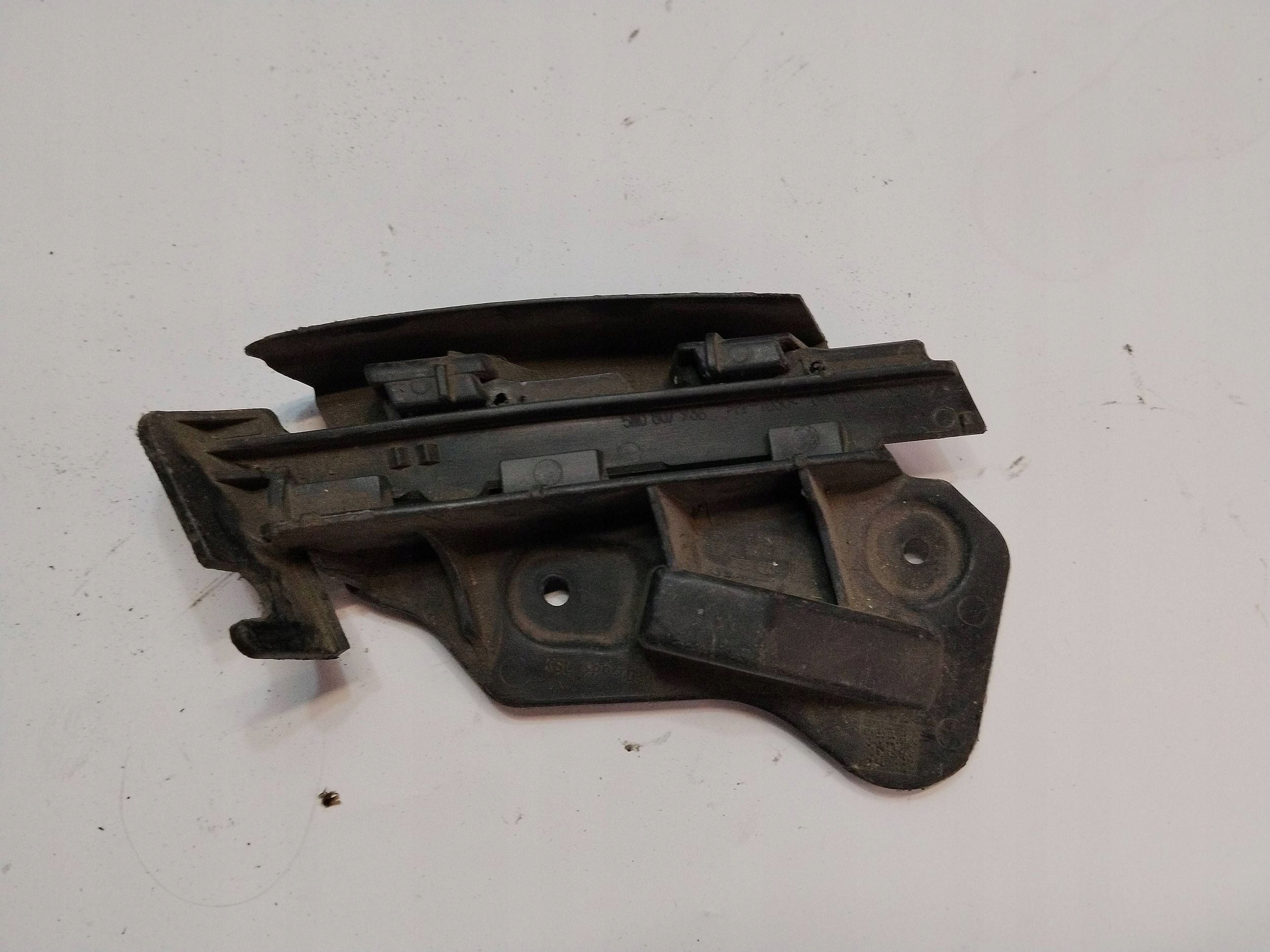 bumper bracket of the front right Volkswagen Golf plus 2005-2013 5M0807936