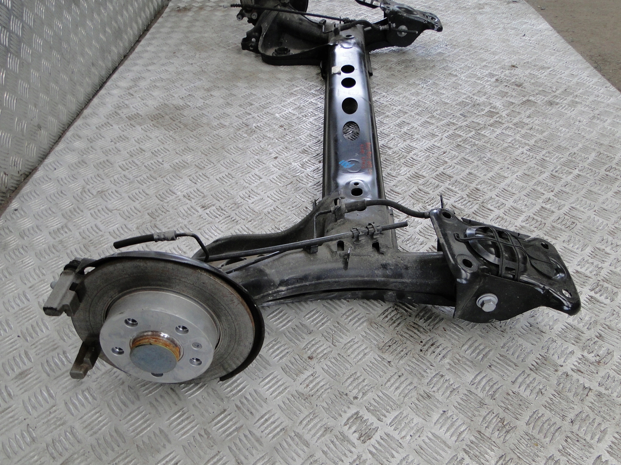 BELKA ZAWIESZENIA TYŁ SKODA KAMIQ 658 1.0TSI 2Q0501053CM Wersja Europejska