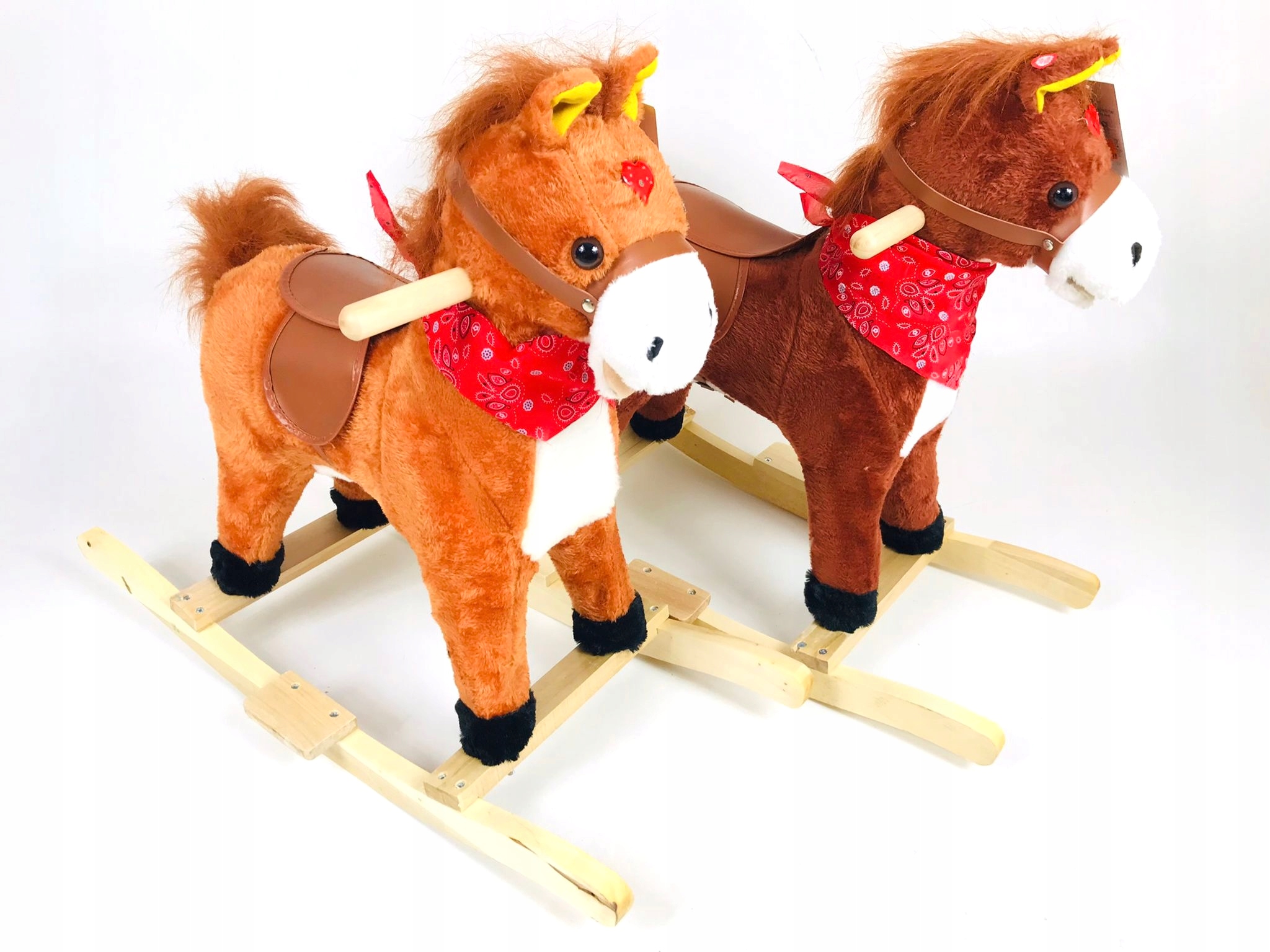 ЛОШАДЬ-КАЧАЛКА ЗВУКИ, ДВИГАЯ ХВОСТОМ И МОРДОЙ