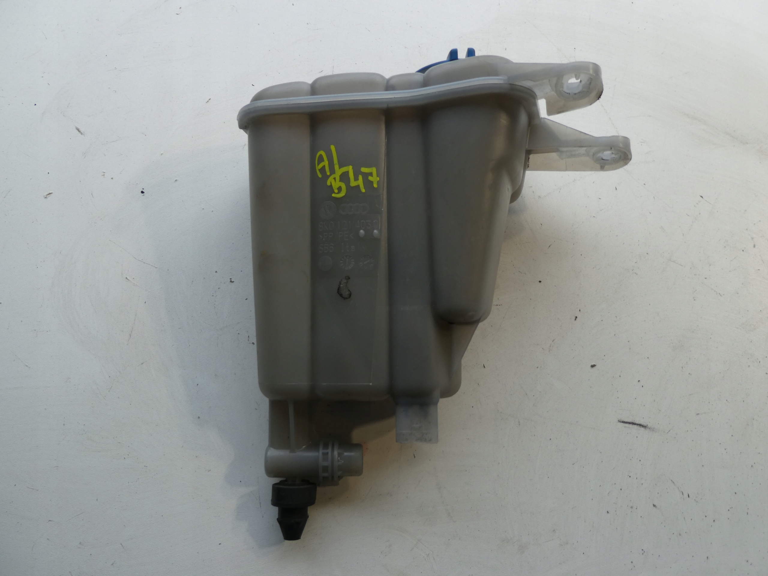 EKSPANZIONA POSUDA VODE AUDI A4 Q5 8K0121403Q
