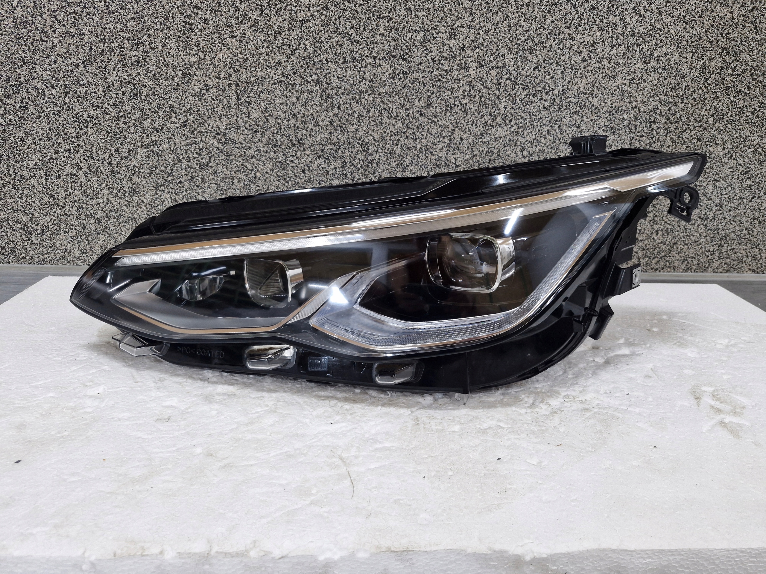 light left VW Golf VIII FULL LED IQ Light