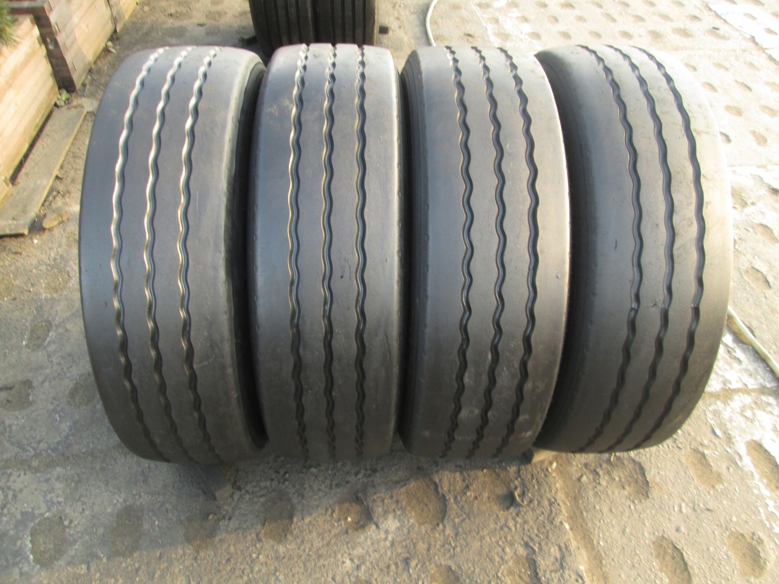 245/70R19.5 GOODYEAR KMAX T OPONY DO PRZYCZEP - KOMPLET CIĘŻAROWE