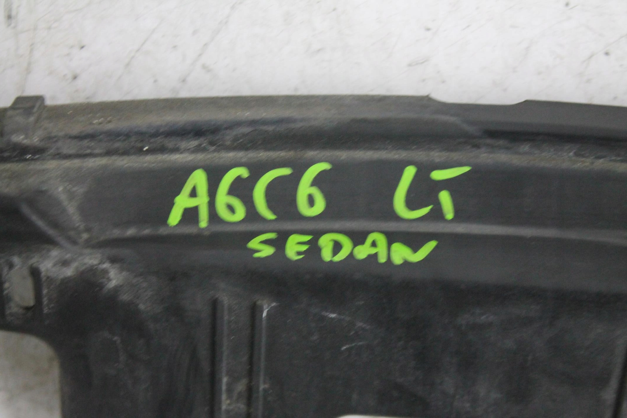 support left rear part rear 4F5807897 AUDI A6 C6 sedan