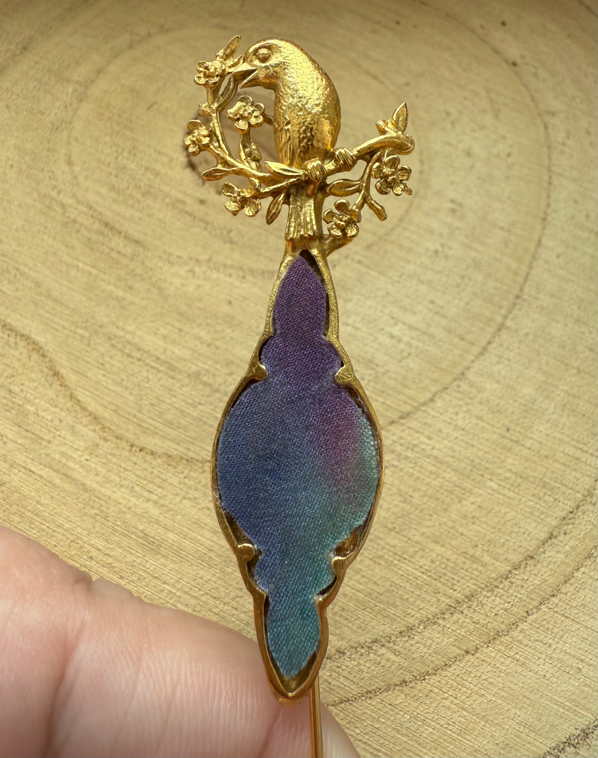 Stara szpila VINTAGE malowany jedwab