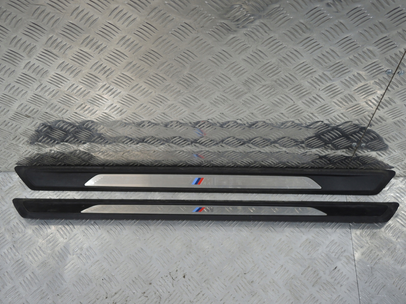 LISTWY PROGOWE M-PAKIET BMW F21 Producent BMW oe