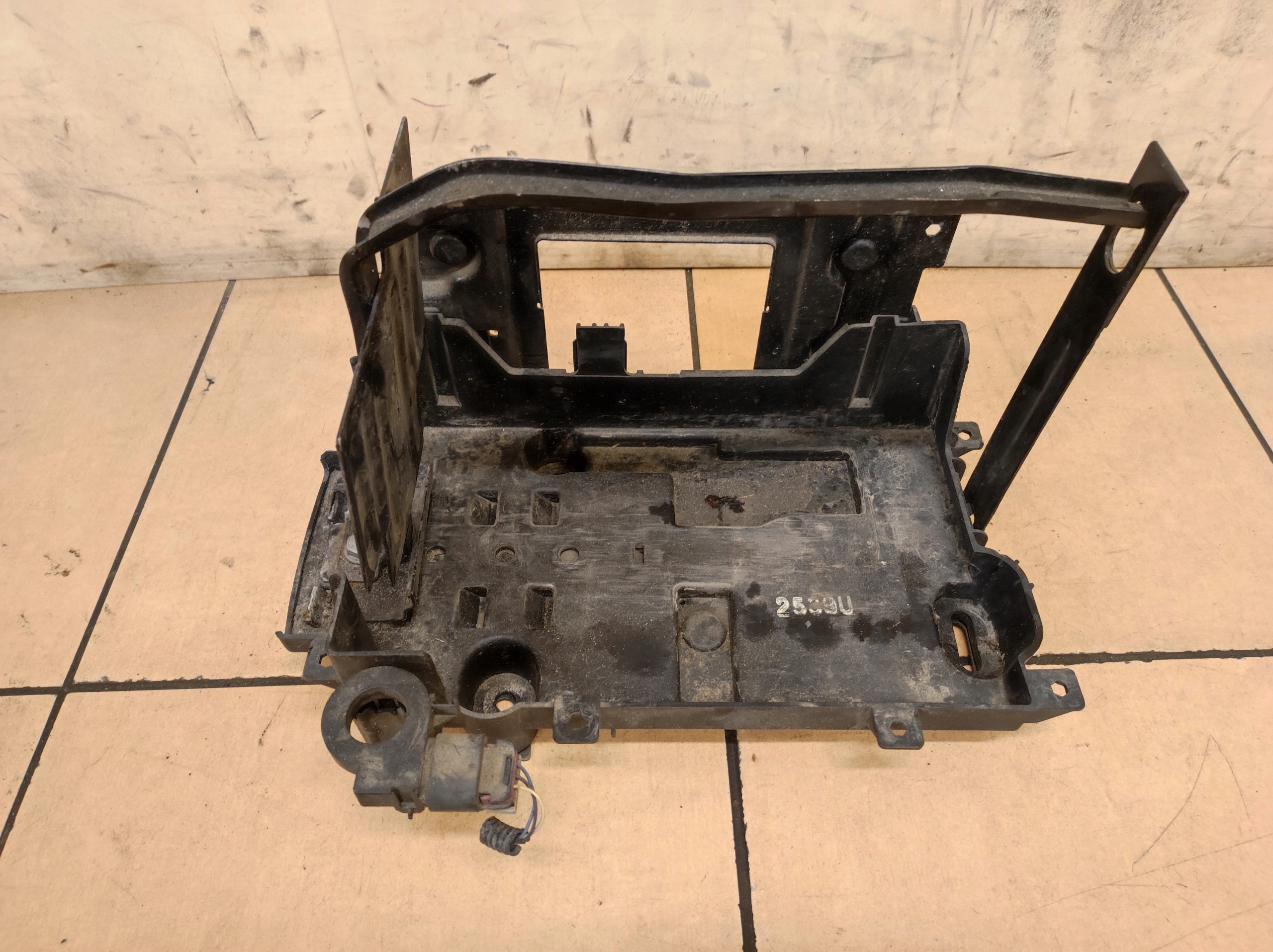 95418182 - Підстава кріплення акумулятора Mokka 1 і