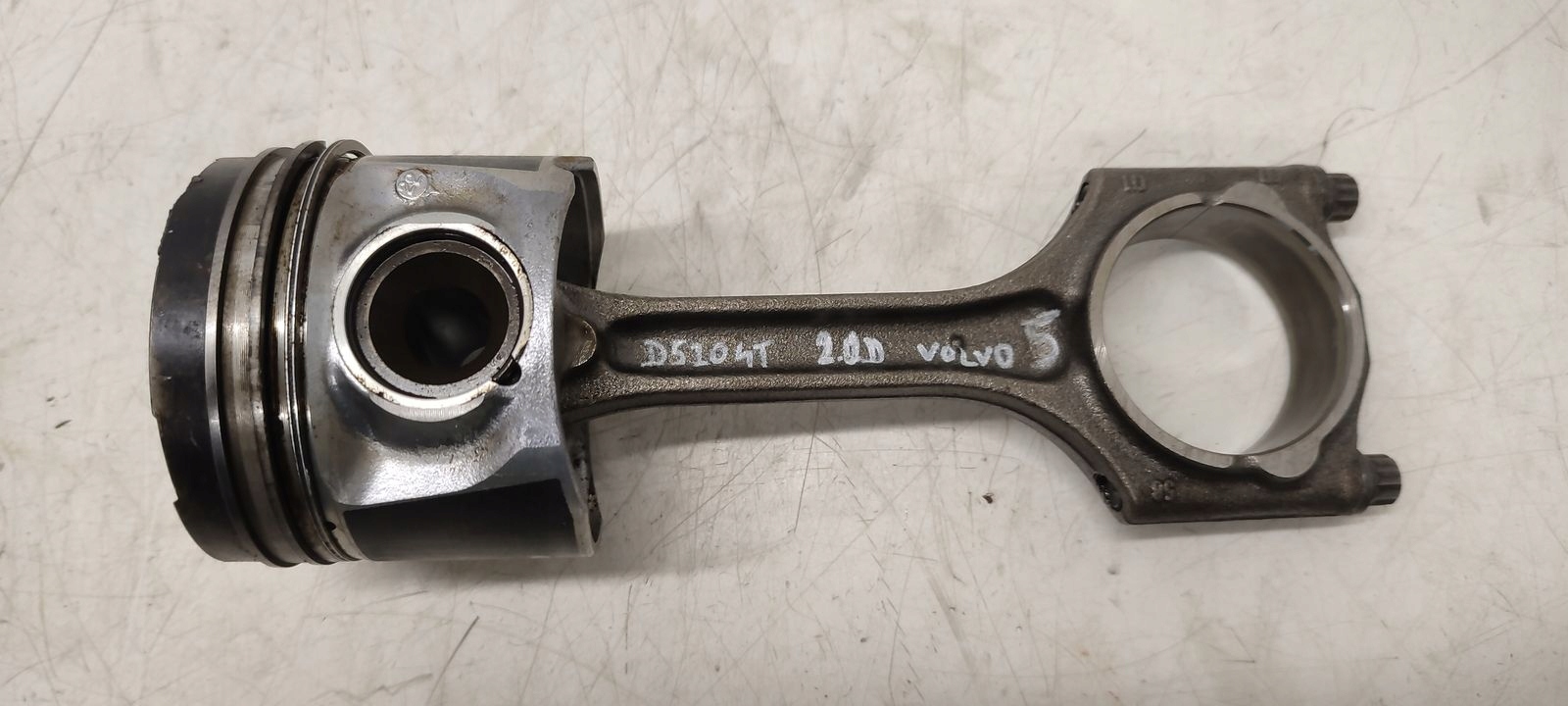 piston connecting rod Volvo V70 2,0D D5204T