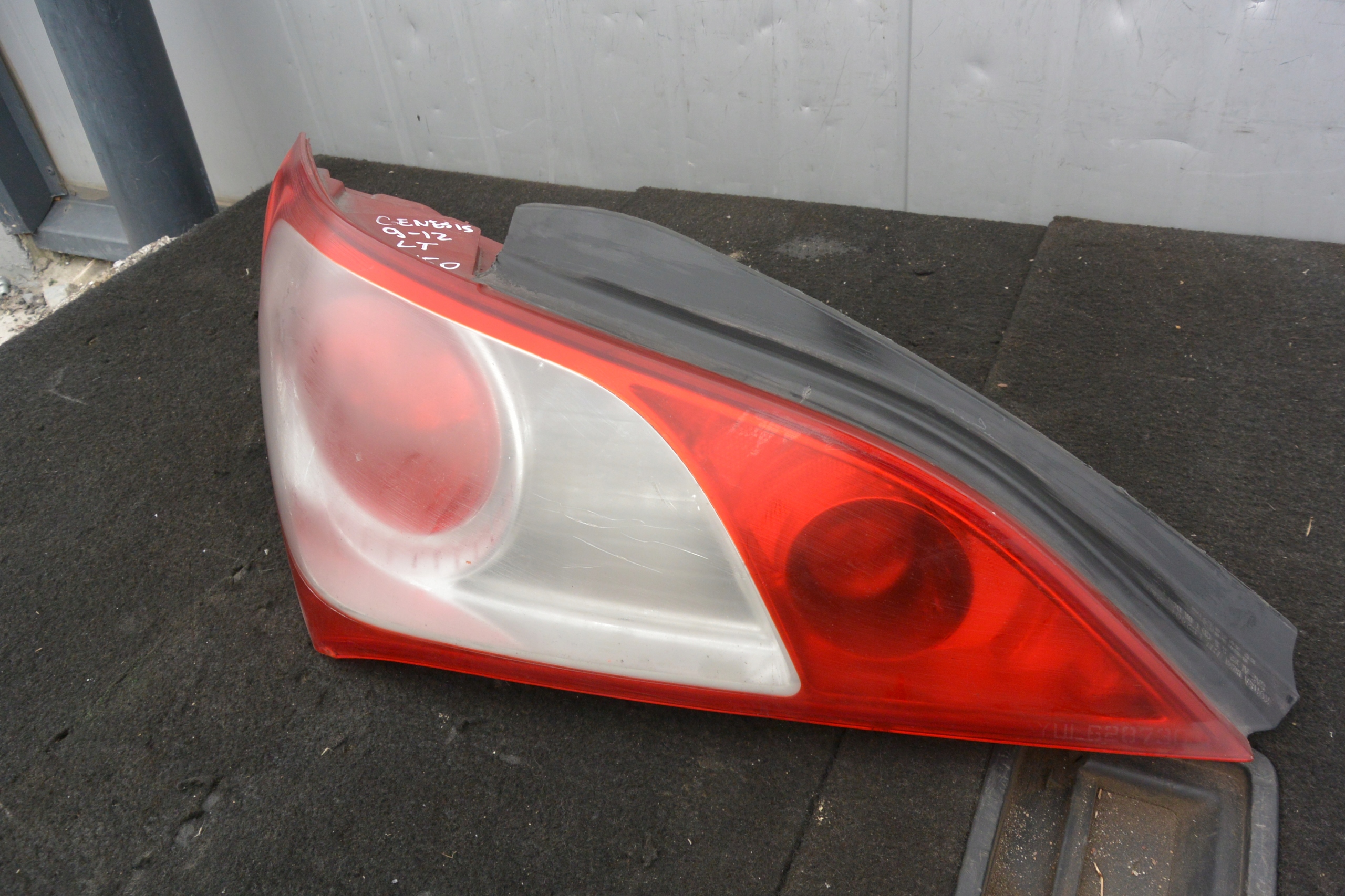 фонарь левый Hyundai Genesis 2009-2012R