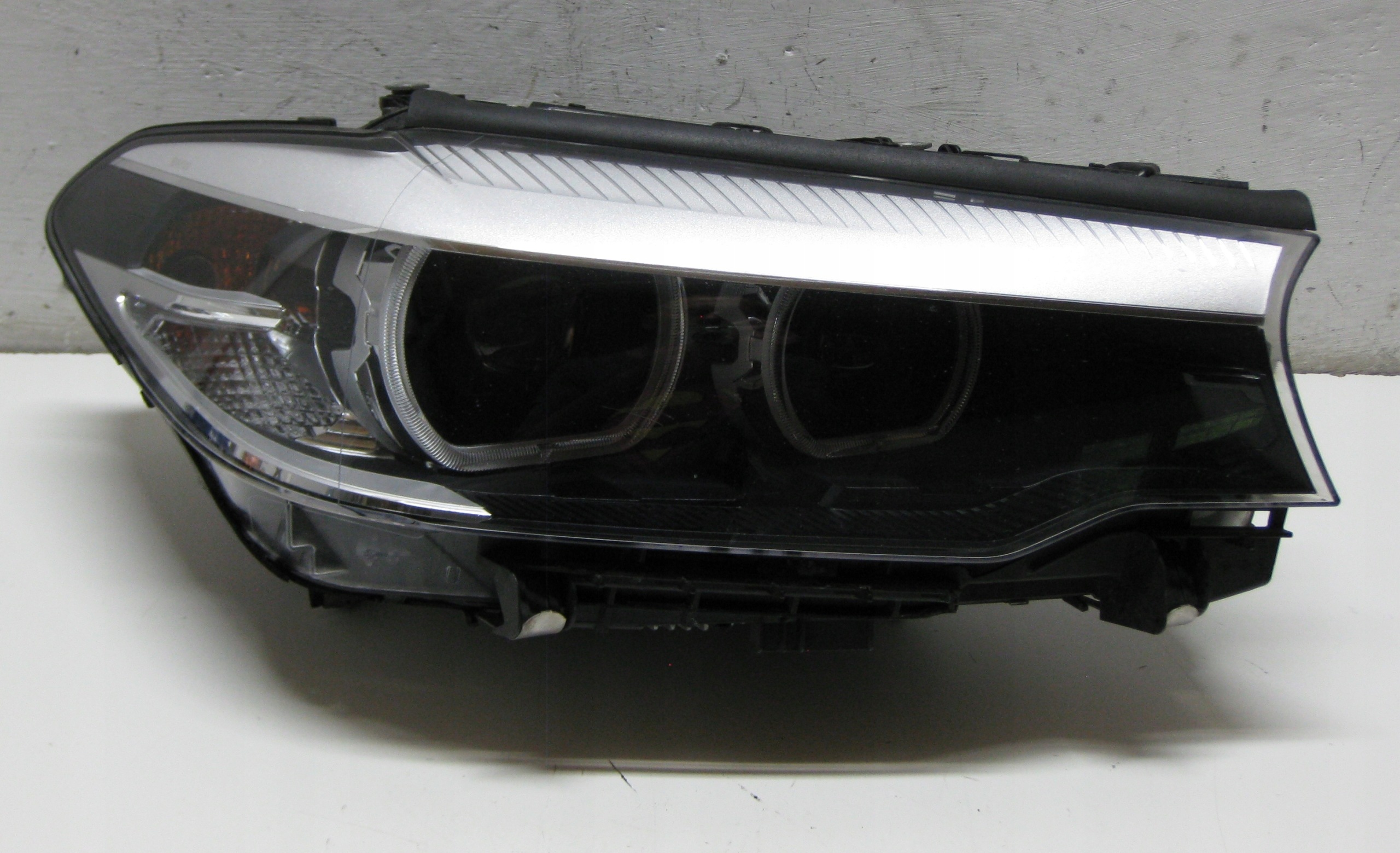 BMW 5 G30 3.0D 19R PRZEDLIFT light right front FULL LED 8499112 -01