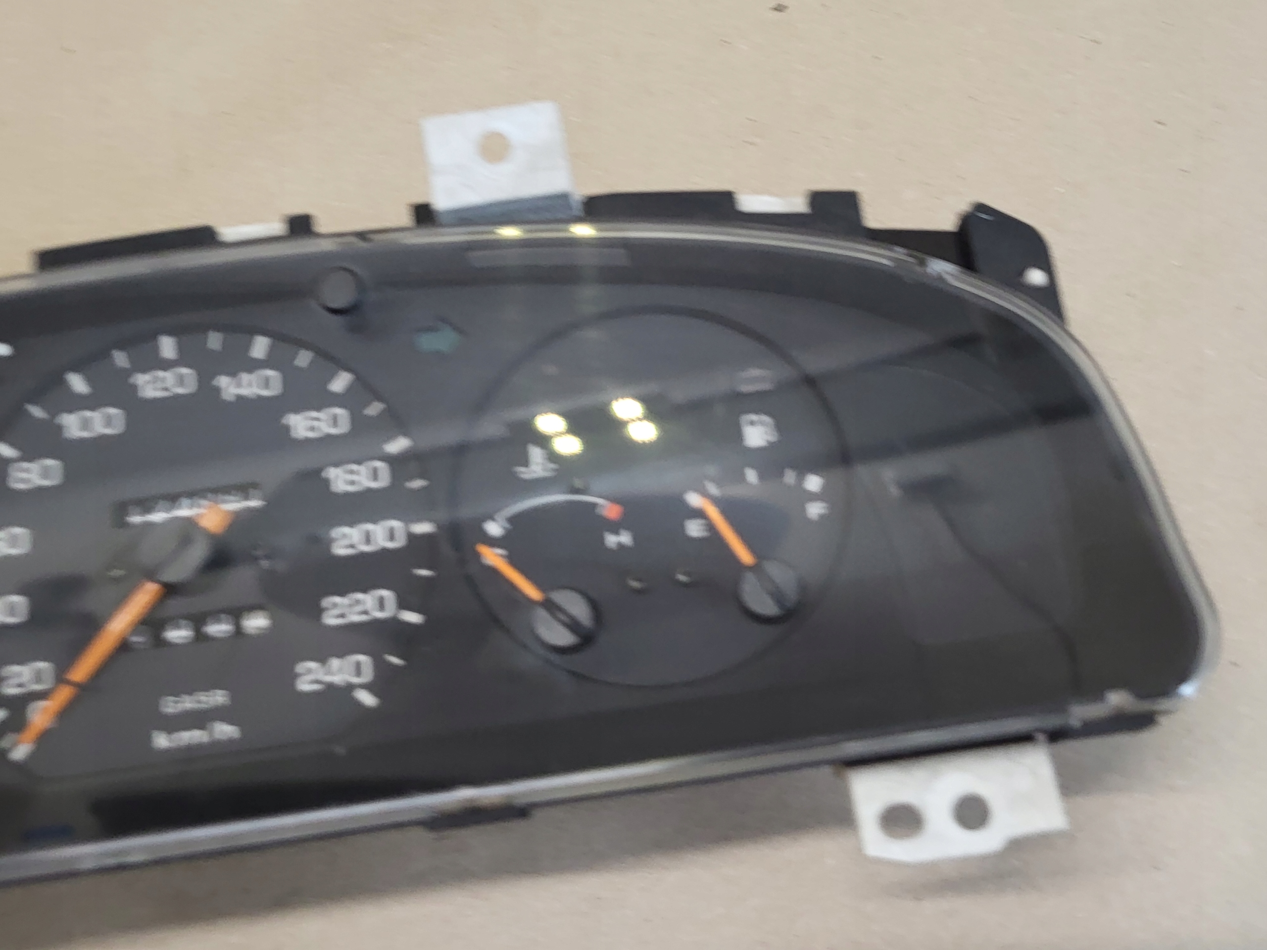 dials clock PREDKOSCIOMIERZ MAZDA 626 2.0 DIESEL OE EUROPA