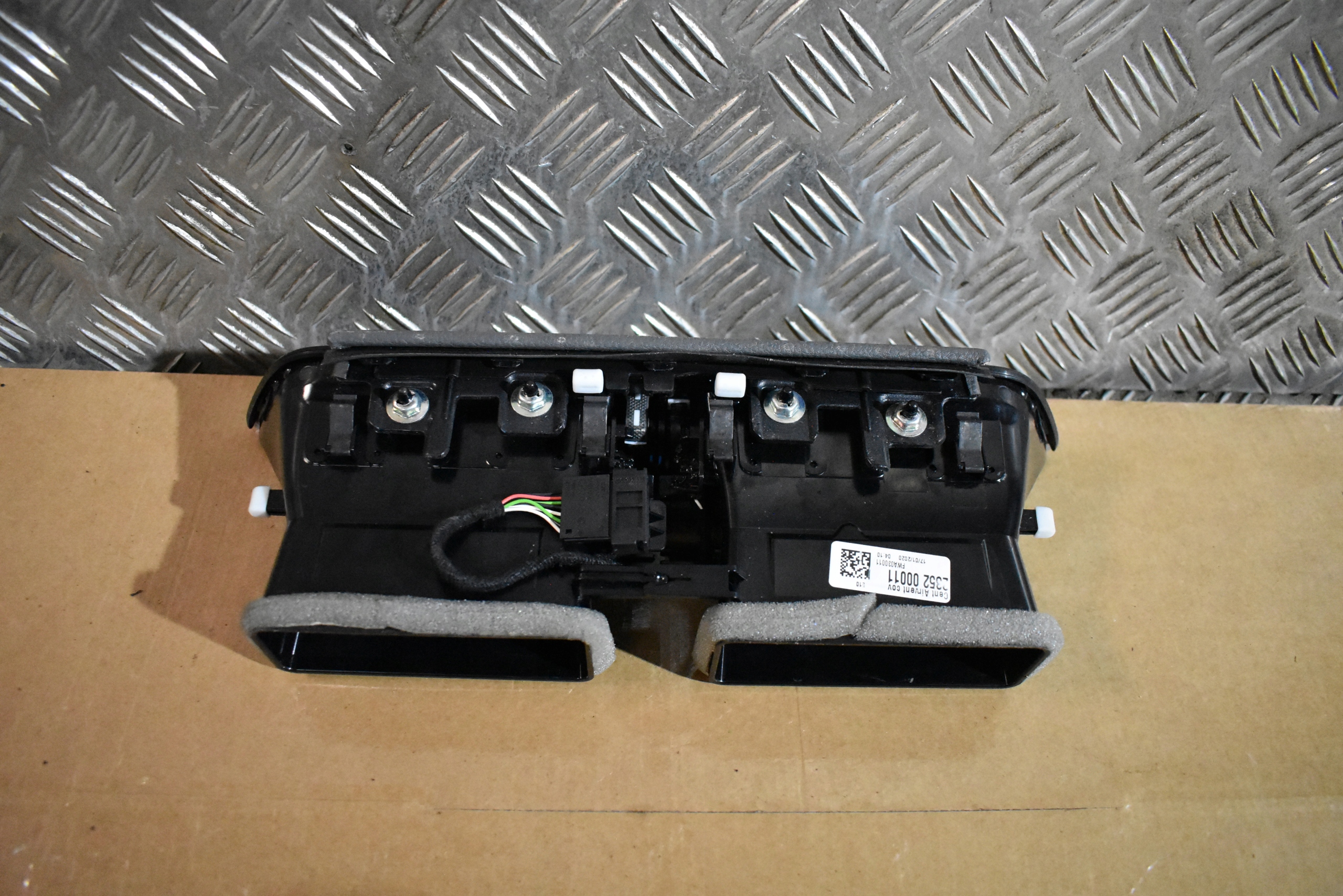 IDEALNA grid air conditioning devices PORSCHE CAYENNE 9Y grey 1