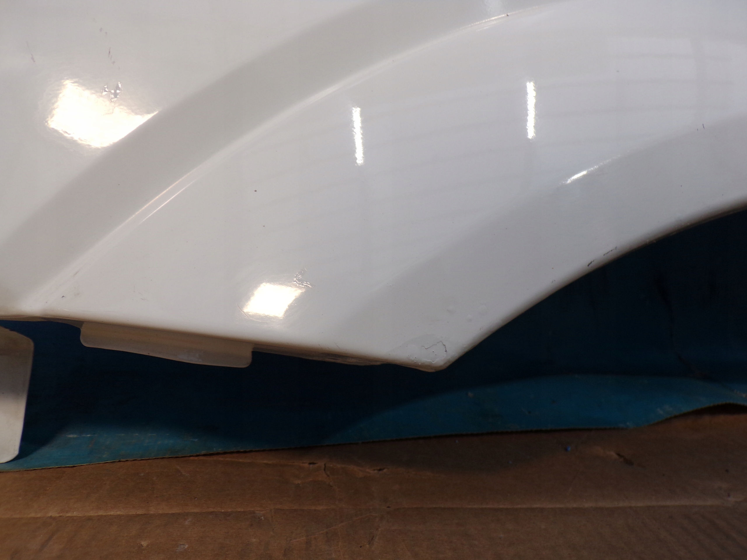 SPRINTER 906 06- fender front left BIALY without rdzy