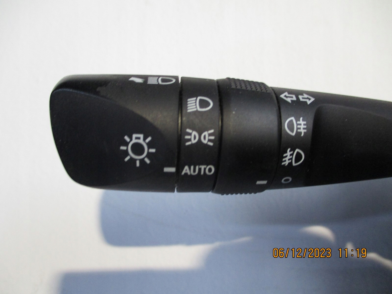 COMMODO ESSUIE GLACE TOYOTA CHR