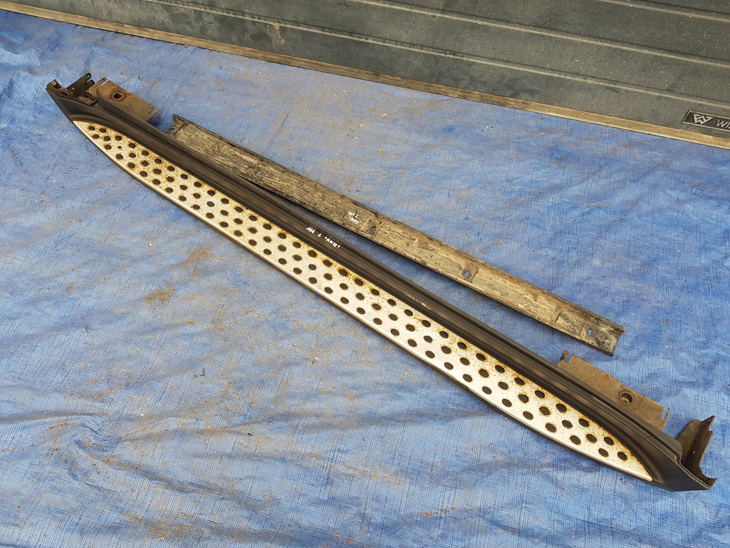 left threshold MERCEDES ML W164 cap moulding