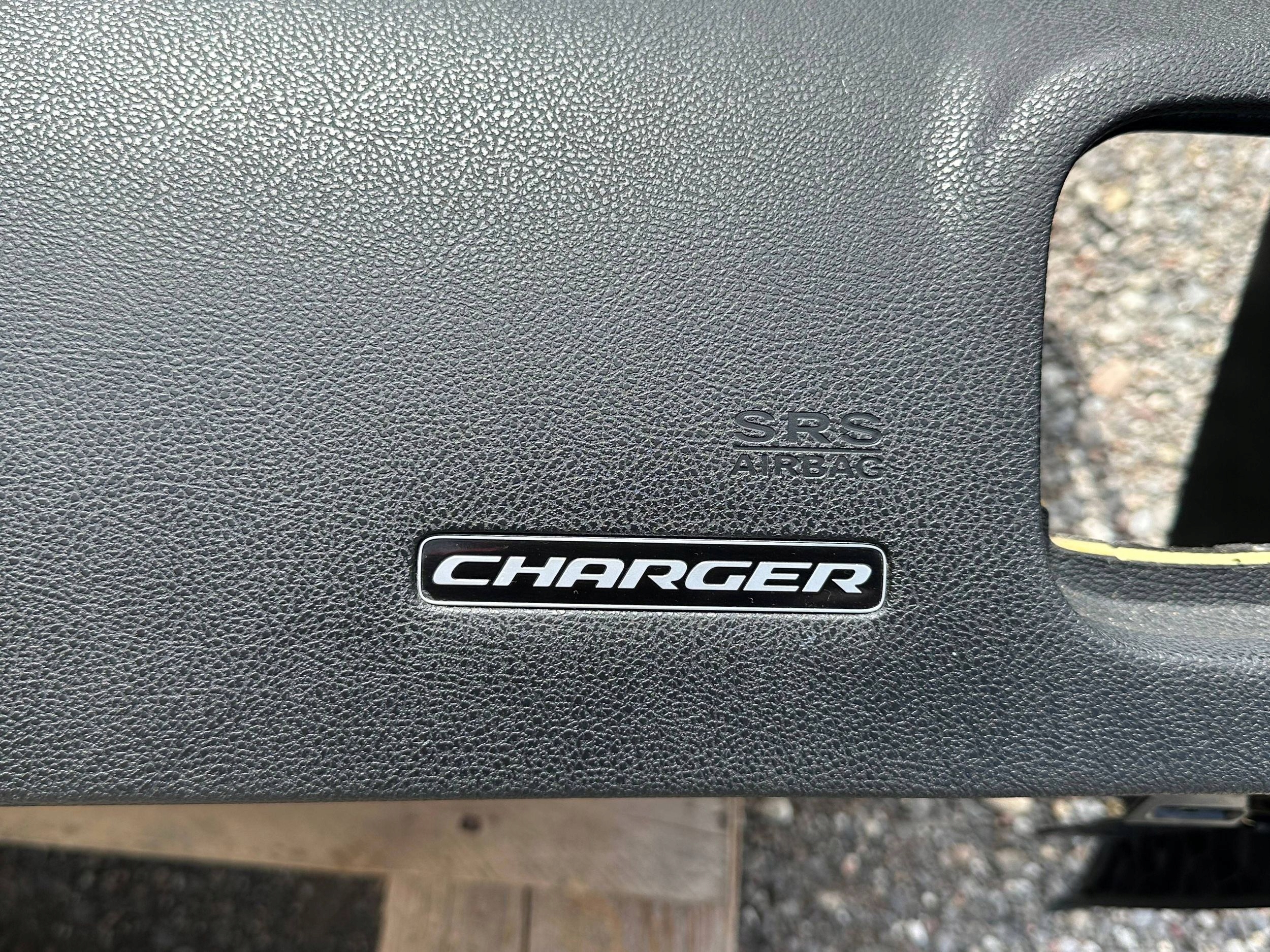 dashboard instrument panel cockpit console airbag airbag Dodge Charger 2015+