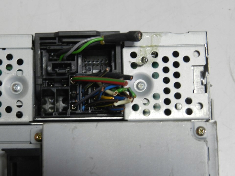 SAAB 9-3 II 02-07 ZMIENIARKA PŁYT CD WZMACNIACZ Jakość części (zgodnie z GVO) O - oryginał z logo producenta pojazdu (OE)