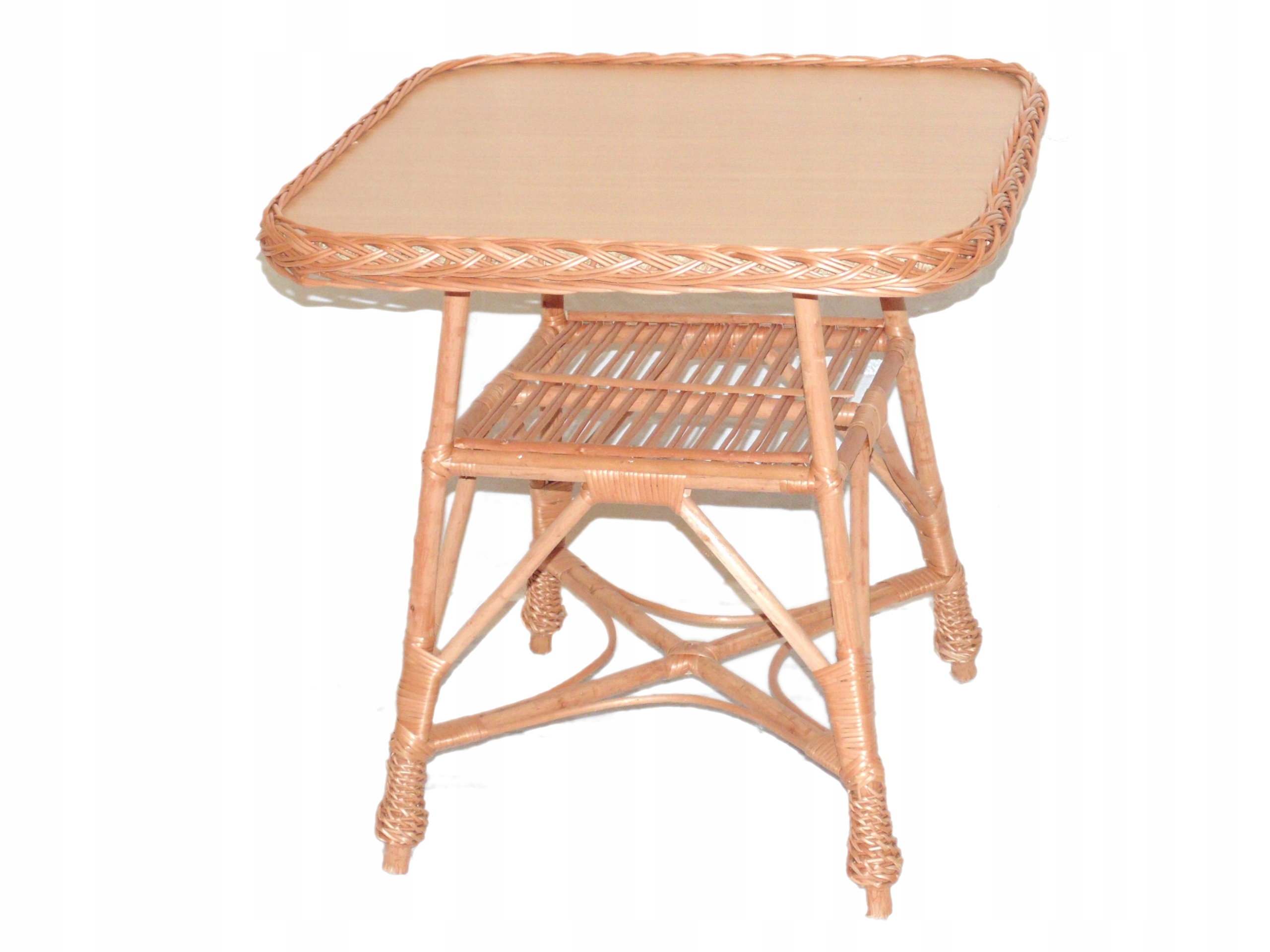 STOLIK Z WIKLINY, BLAT Z PŁYTY MDF - KWADRATOWY