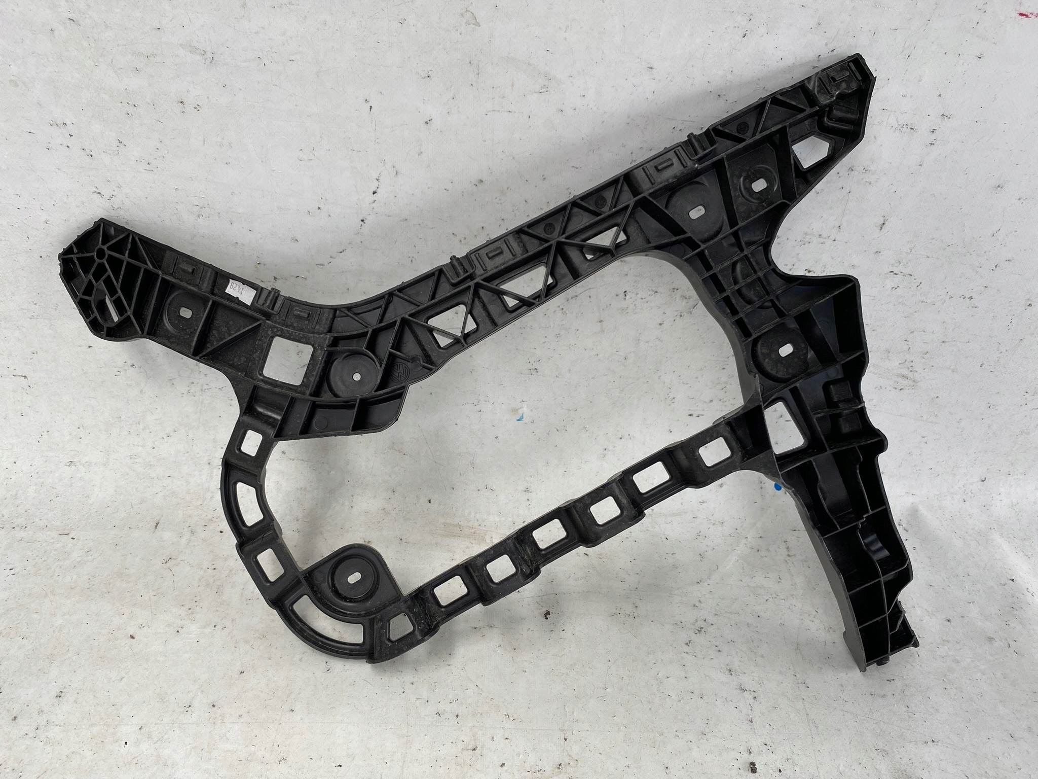 VW PASSAT B8 KOMBI bumper bracket right rear part 3G9807376