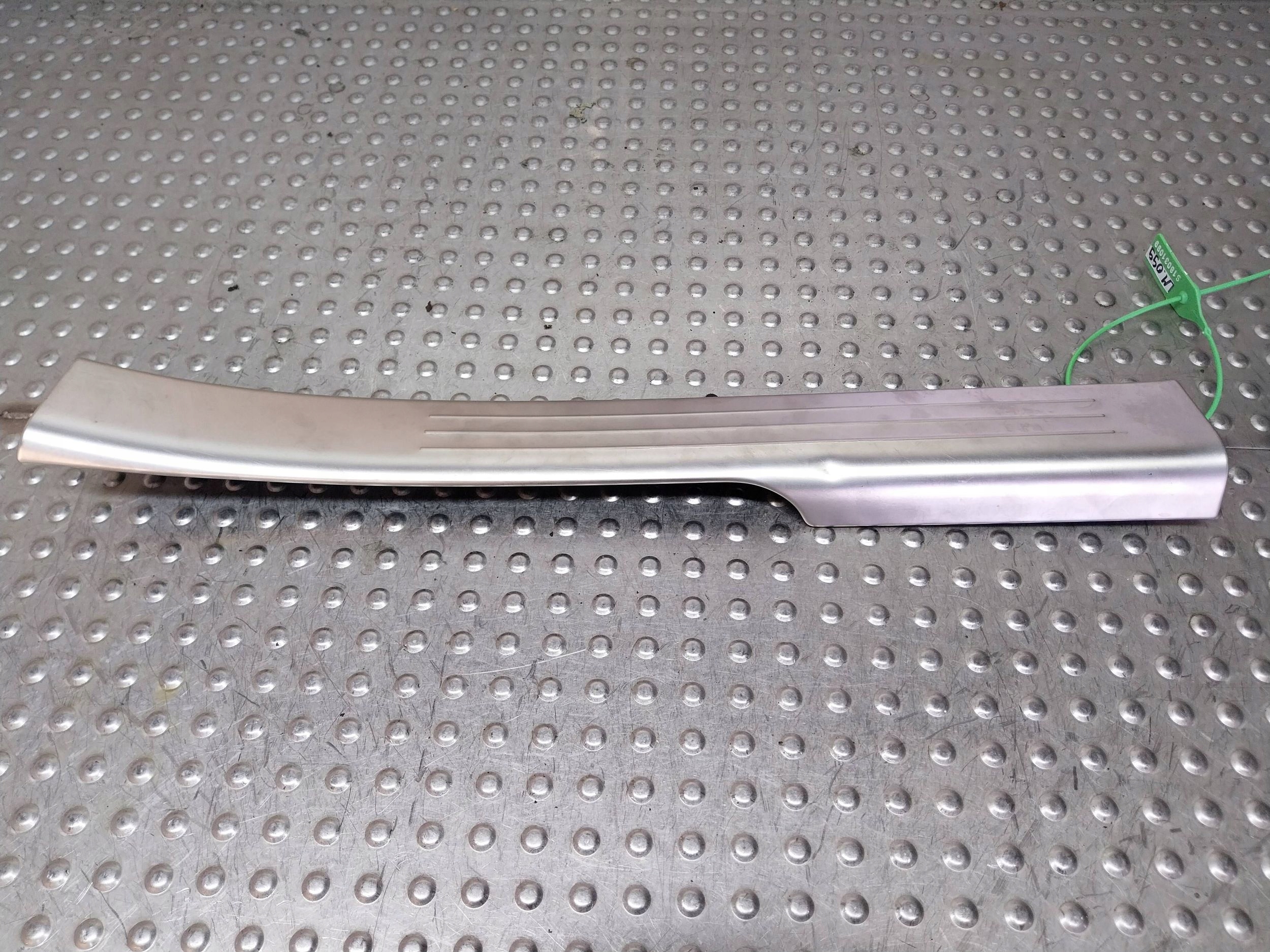 cap of the threshold left rear part 3W4863381M BENTLEY FLYING SPUR 2014-2018