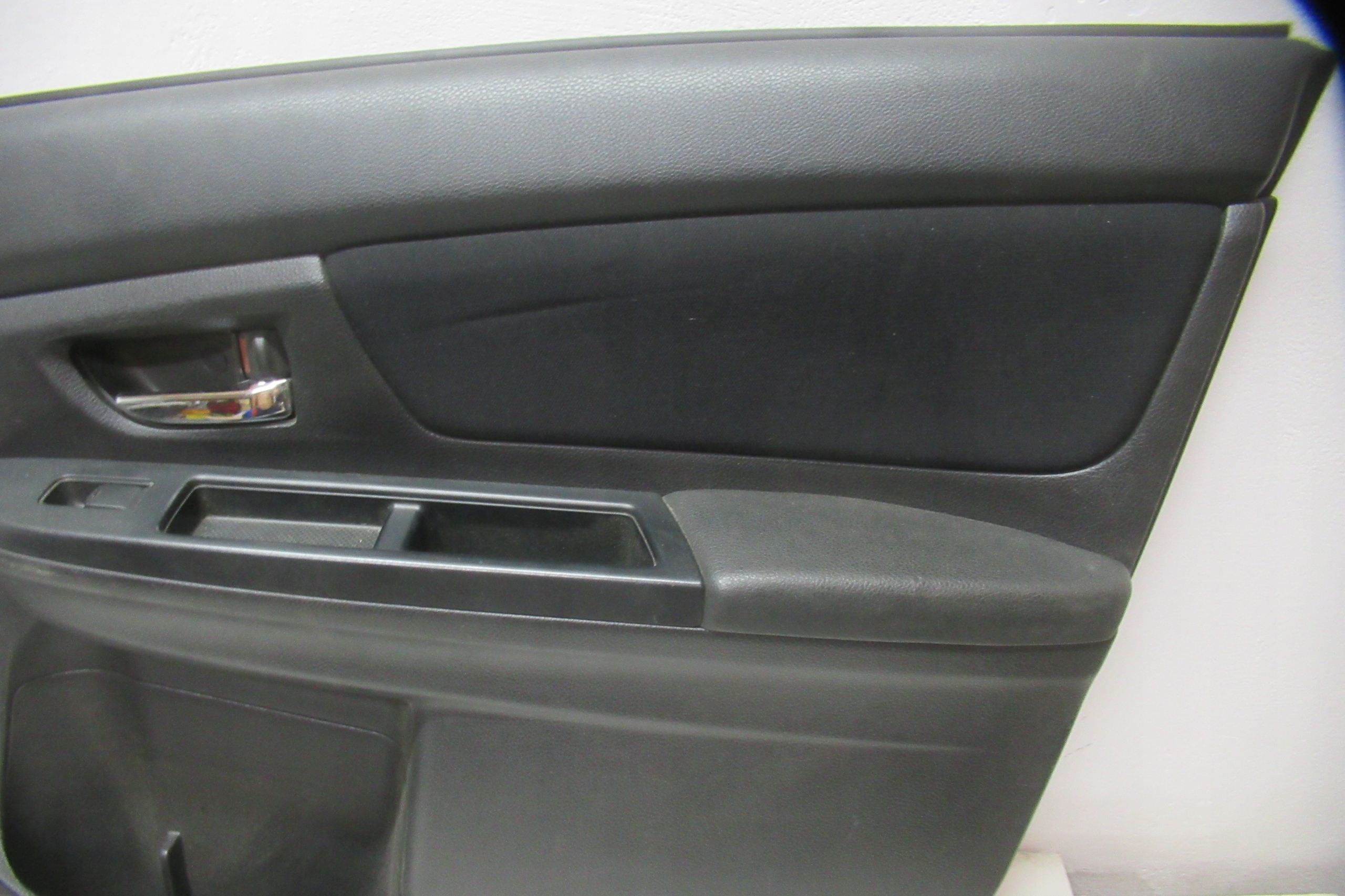 SUBARU XV 12R side door right front