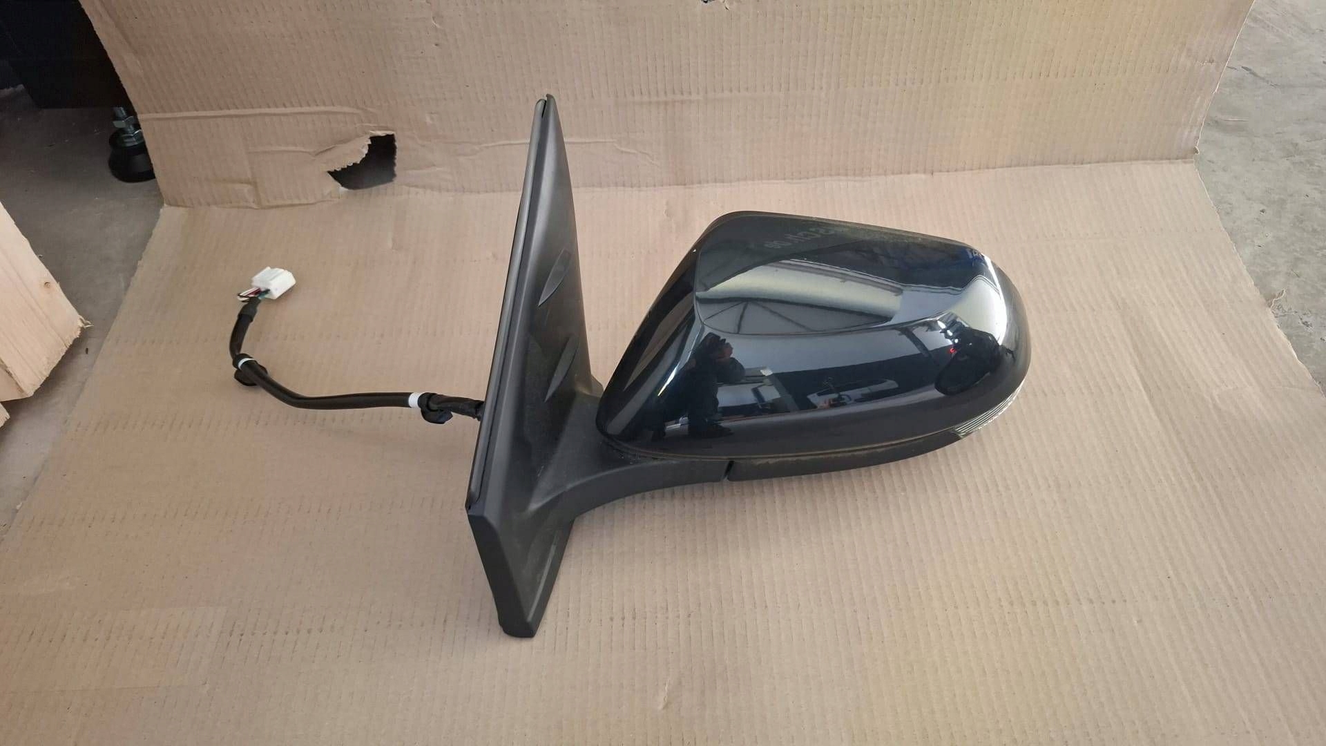 mirror front left MAZDA 2 HYBRID Z 2024 ROKU 9 PIN STAN as new