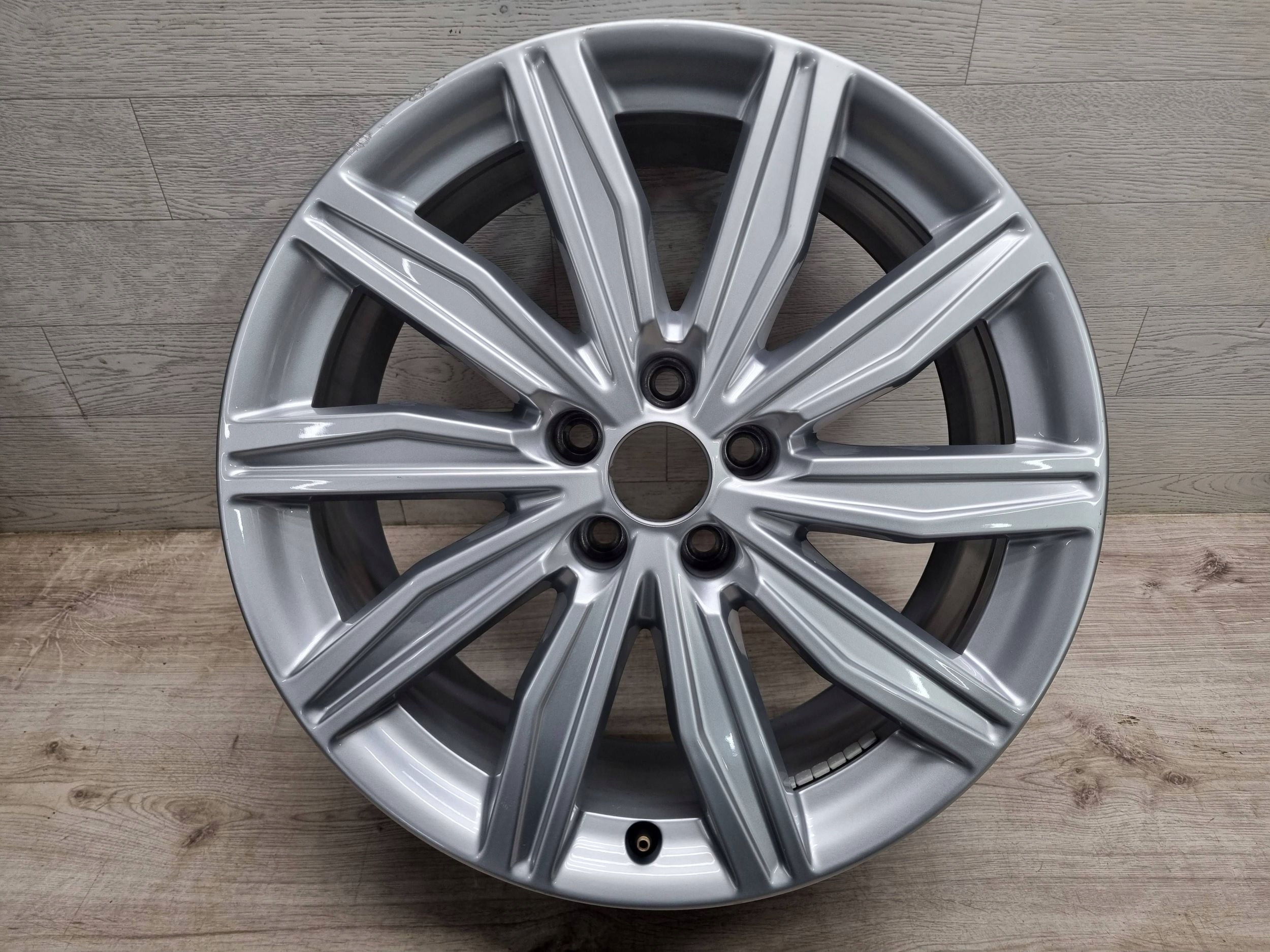 すもも Felga aluminiowa Audi OE 4K0601025M 8.0