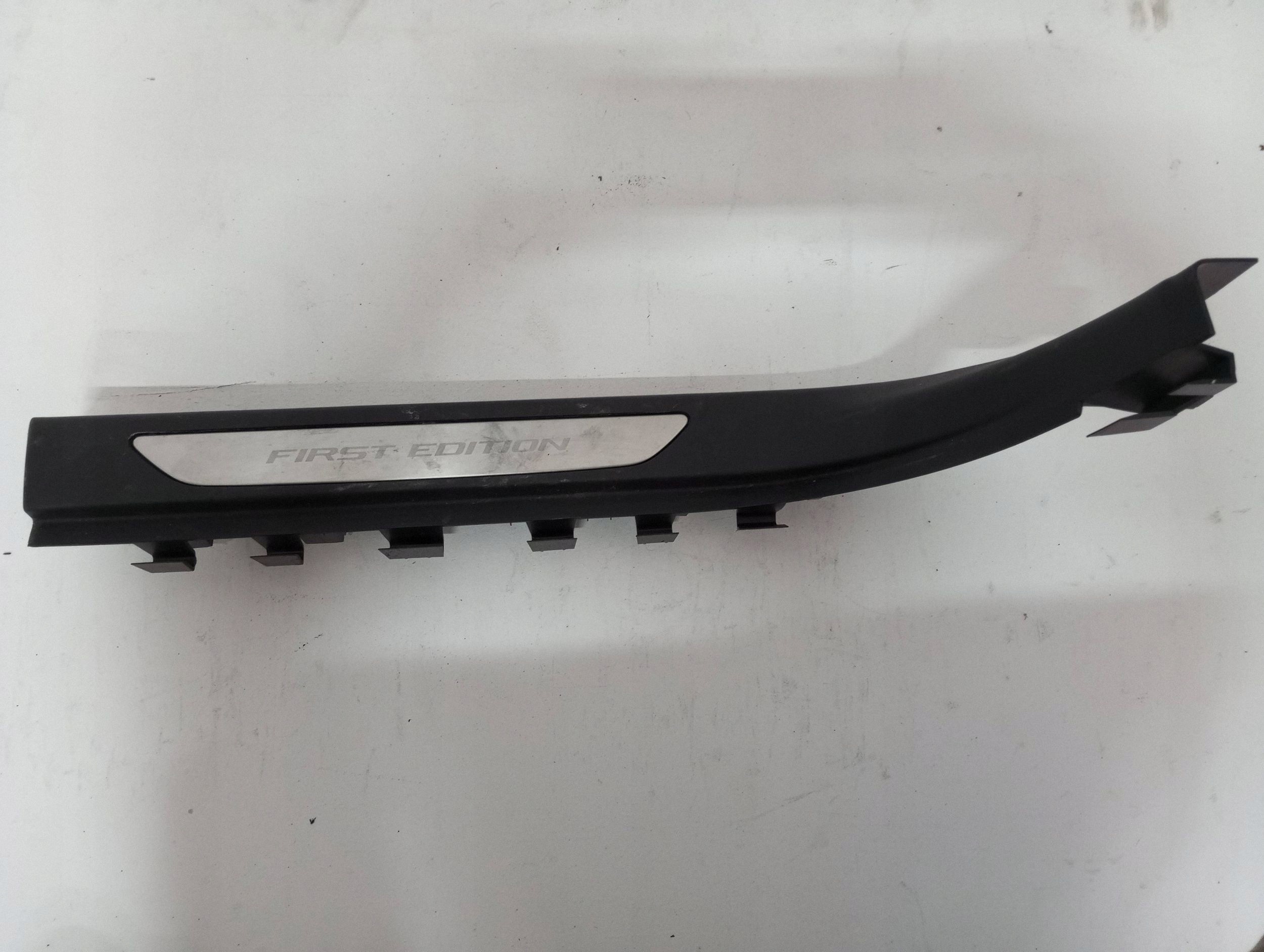 cap threshold front right JAGUAR and-PACE J9D3-13200-A