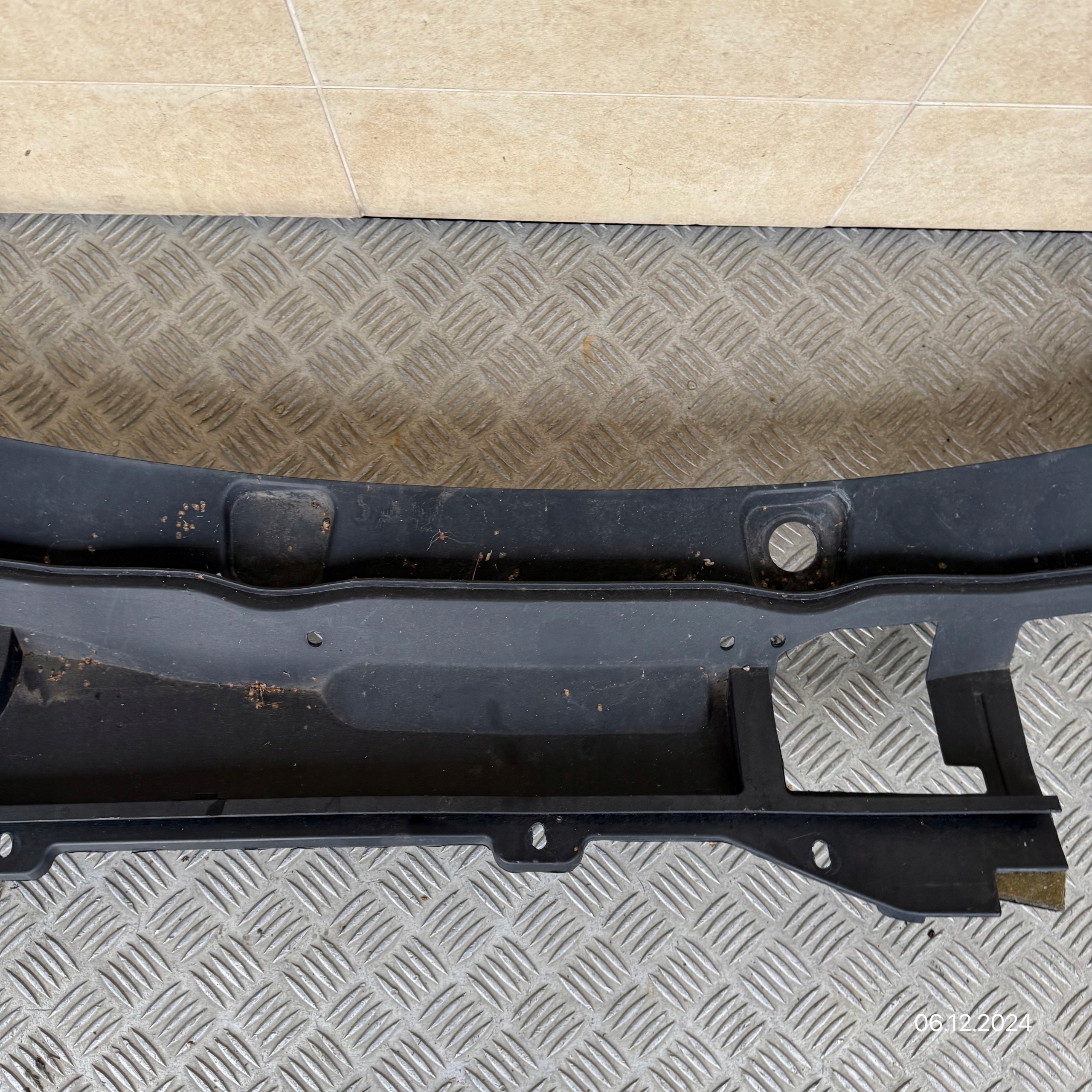 Grille égouttage Complets JAGUAR E-PACE J9C3-4105-AE